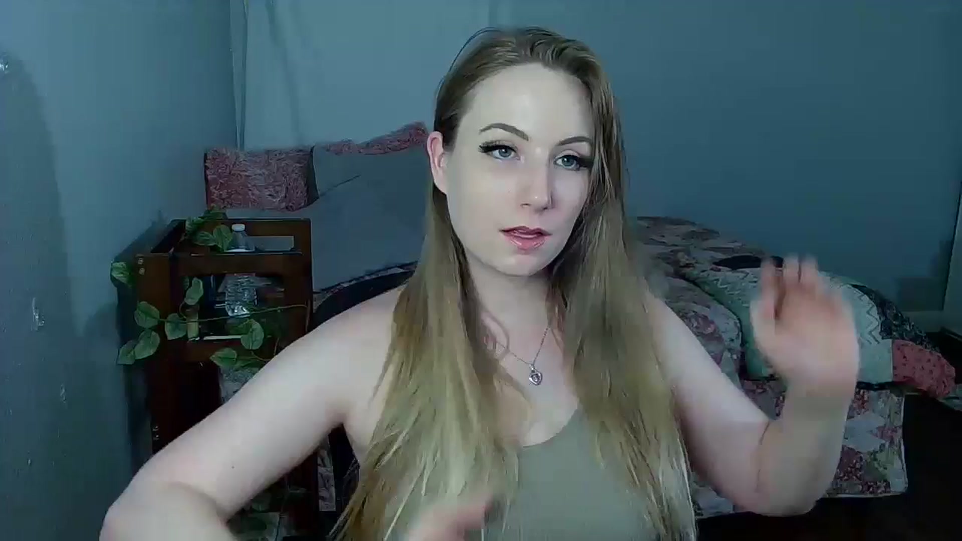 Gallery image thumbnail from Gardengirl69's myfreecams stream on, 07/06/2024, 22:24 image 4 of 20