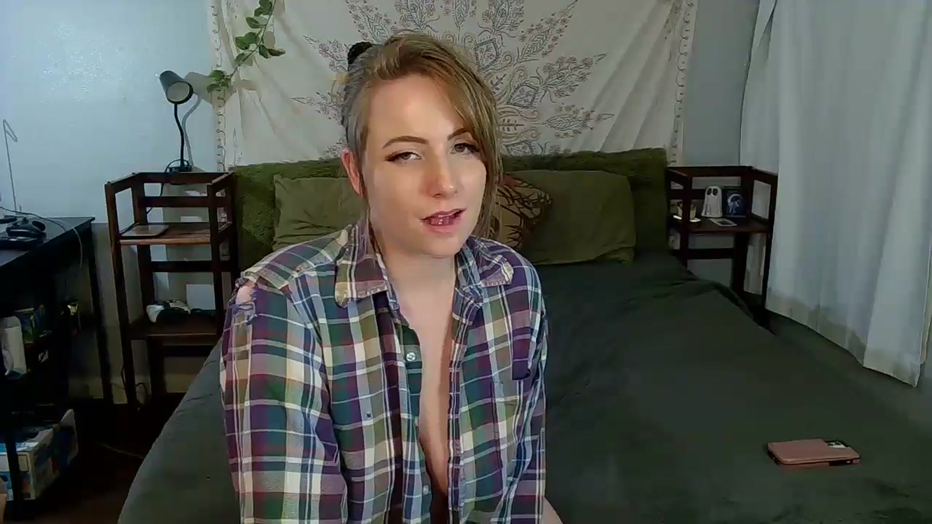 Gallery image thumbnail from Gardengirl69's myfreecams stream on, 08/16/2024, 02:22 image 8 of 20