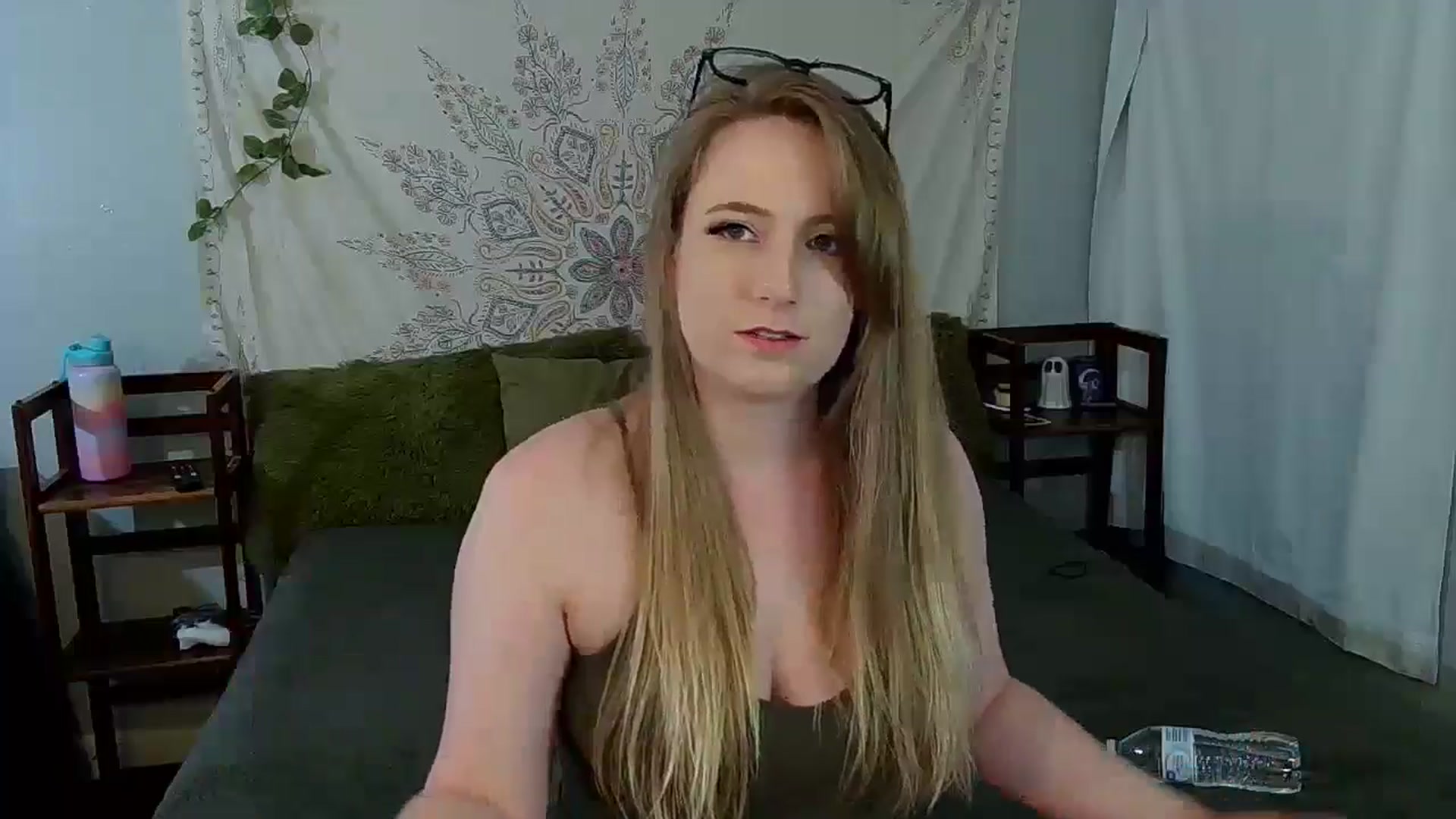 Gallery image thumbnail from Gardengirl69's myfreecams stream on, 08/24/2024, 22:52 image 8 of 20
