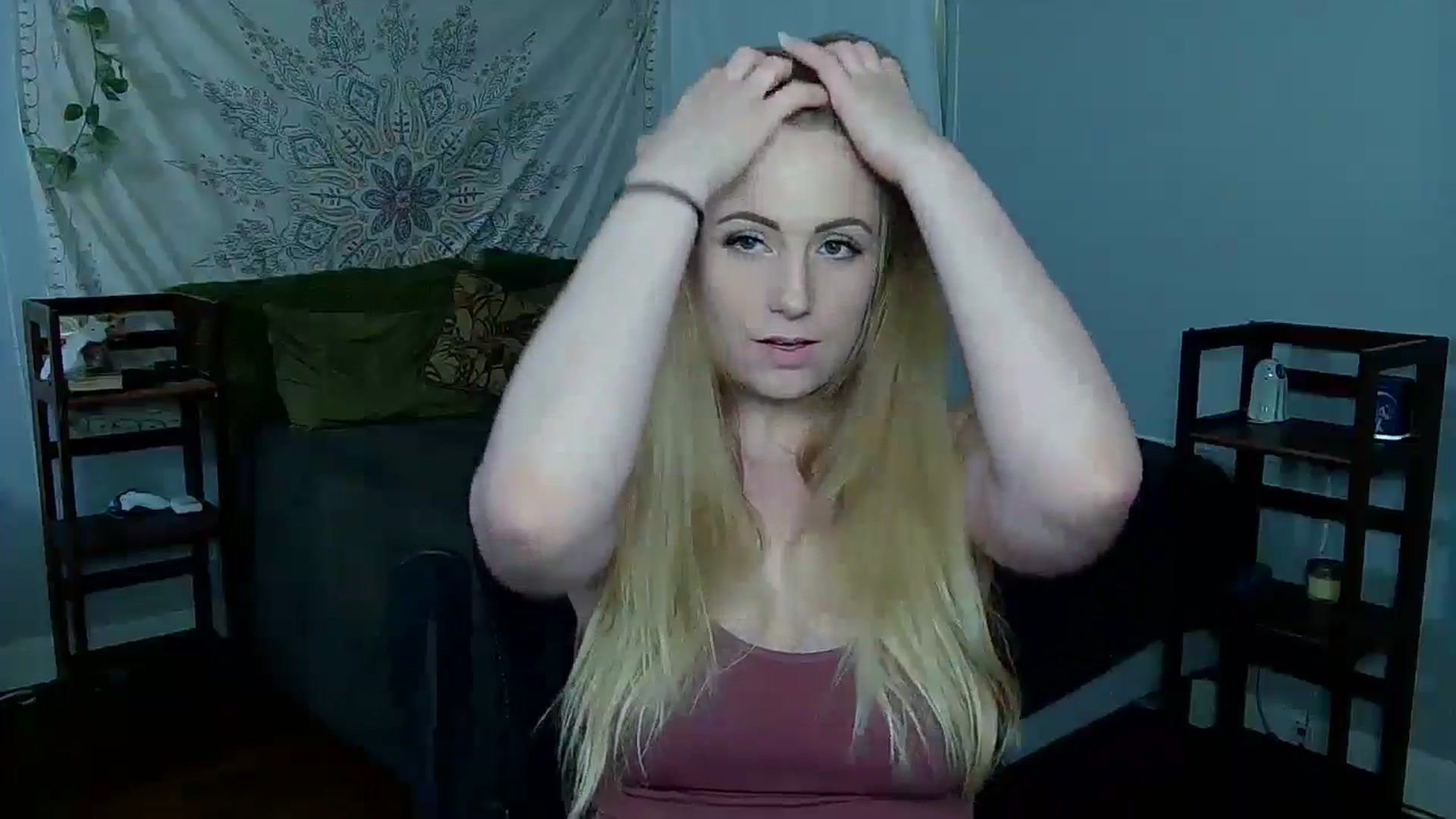 Gallery image thumbnail from Gardengirl69's myfreecams stream on, 10/29/2024, 19:15 image 18 of 20