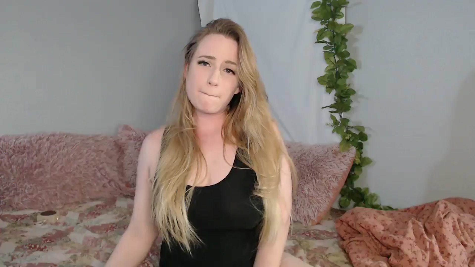 Gallery image thumbnail from Gardengirl69's myfreecams stream on, 02/22/2025, 23:48 image 8 of 20