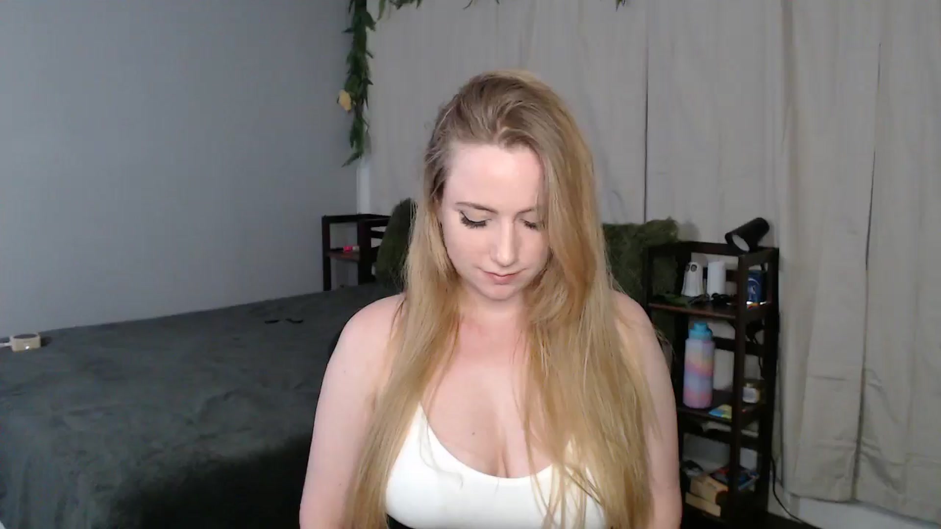 Gallery image thumbnail from Gardengirl69's myfreecams stream on, 03/13/2025, 02:57 image 18 of 20