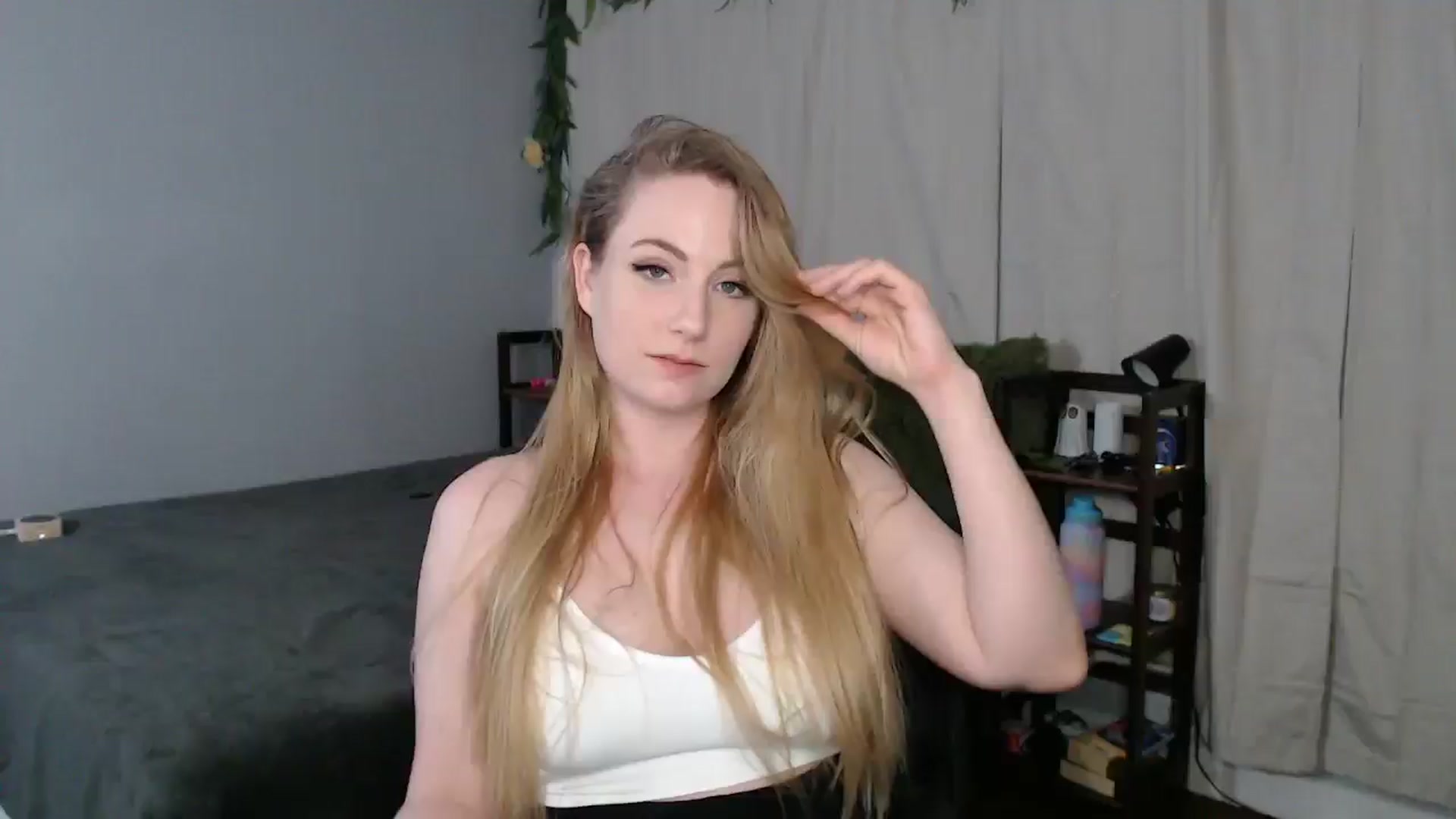 Gallery image thumbnail from Gardengirl69's myfreecams stream on, 03/13/2025, 02:57 image 16 of 20