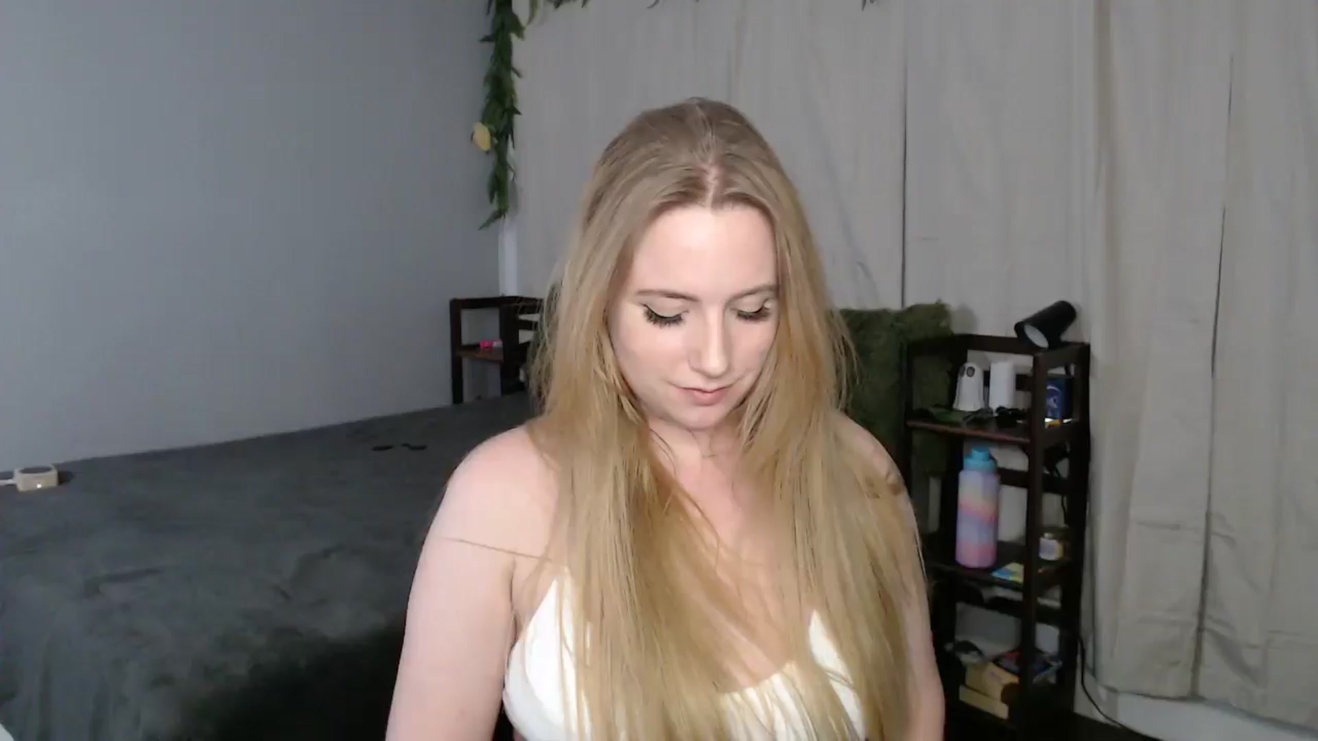 Gallery image thumbnail from Gardengirl69's myfreecams stream on, 03/13/2025, 02:57 image 3 of 20