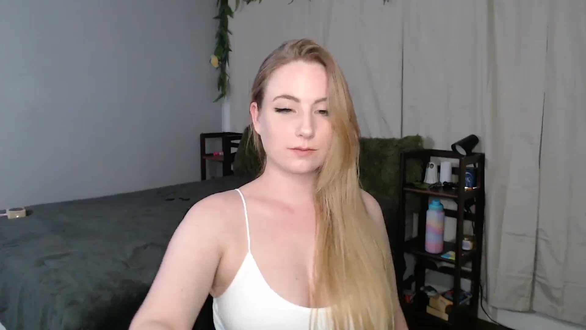 Gallery image thumbnail from Gardengirl69's myfreecams stream on, 03/13/2025, 02:57 image 5 of 20
