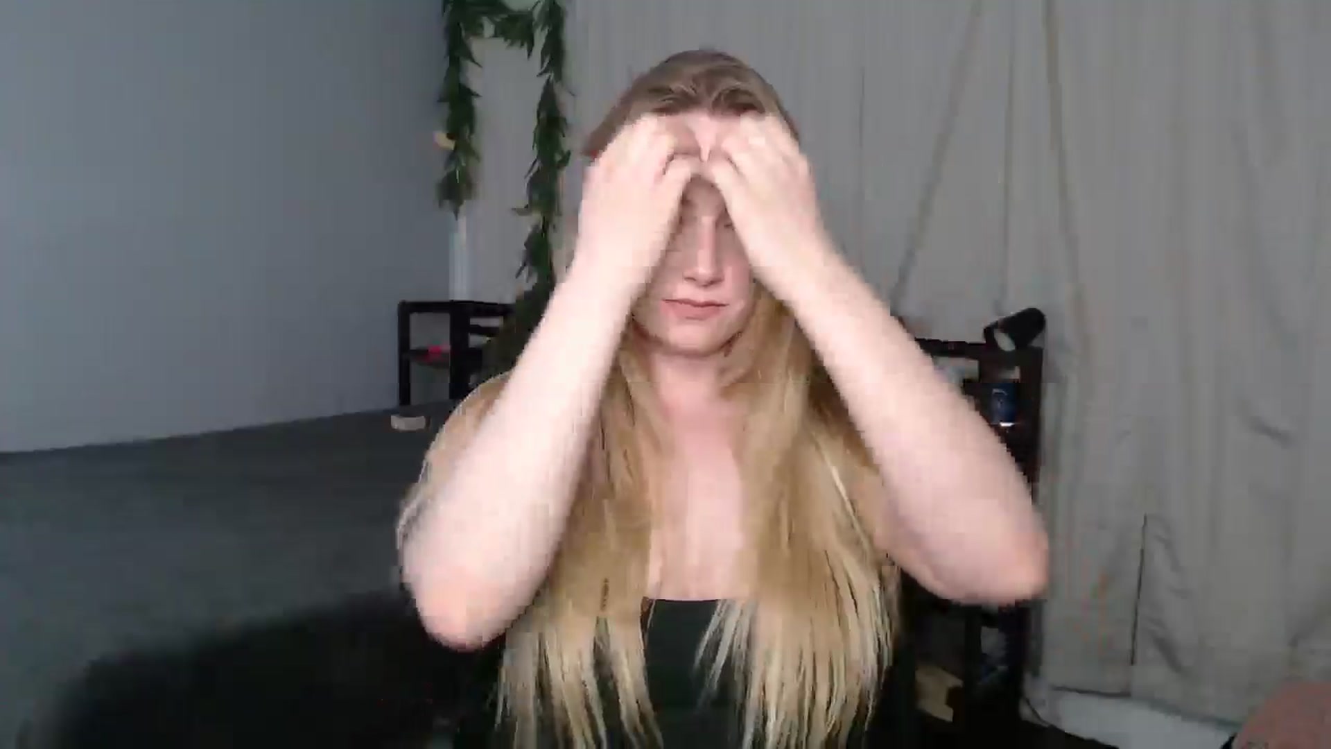 Gallery image thumbnail from Gardengirl69's myfreecams stream on, 03/14/2025, 24:08 image 12 of 20