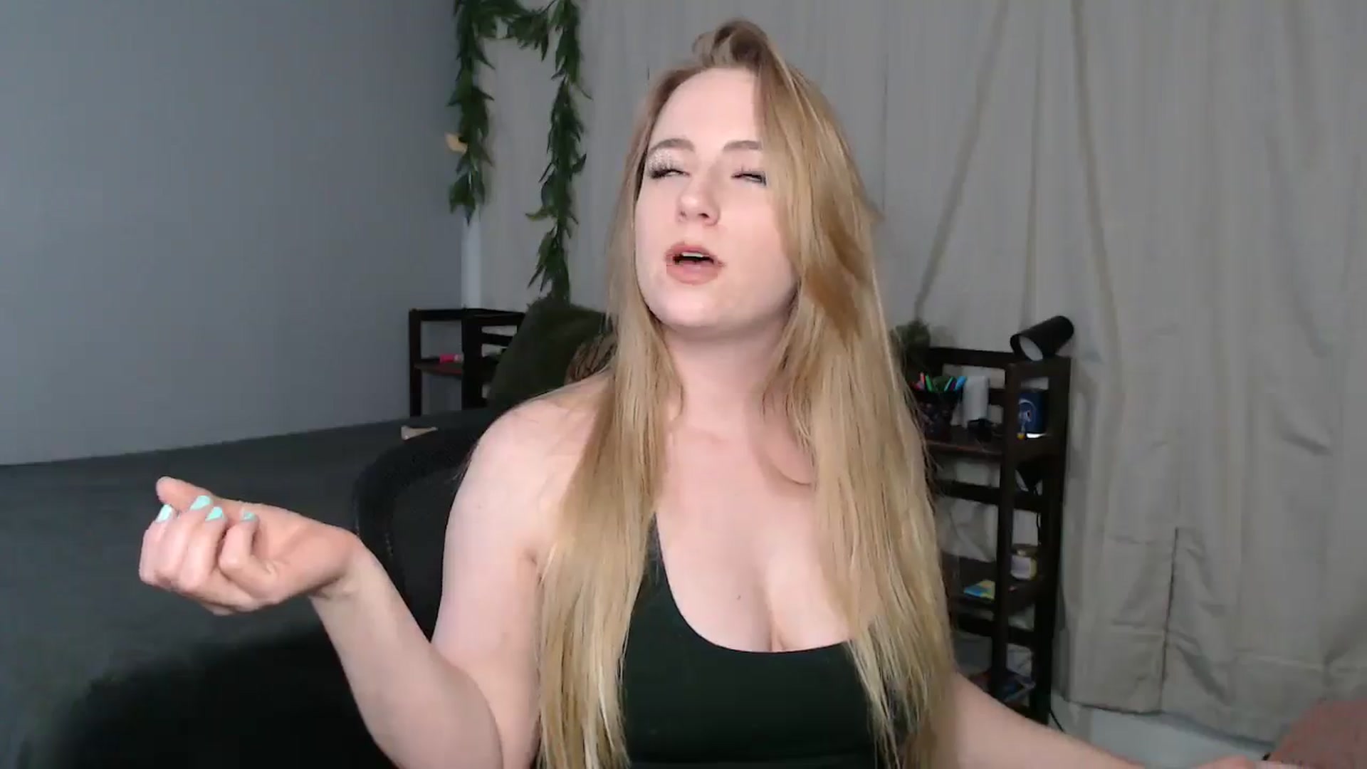Gallery image thumbnail from Gardengirl69's myfreecams stream on, 03/14/2025, 24:08 image 5 of 20