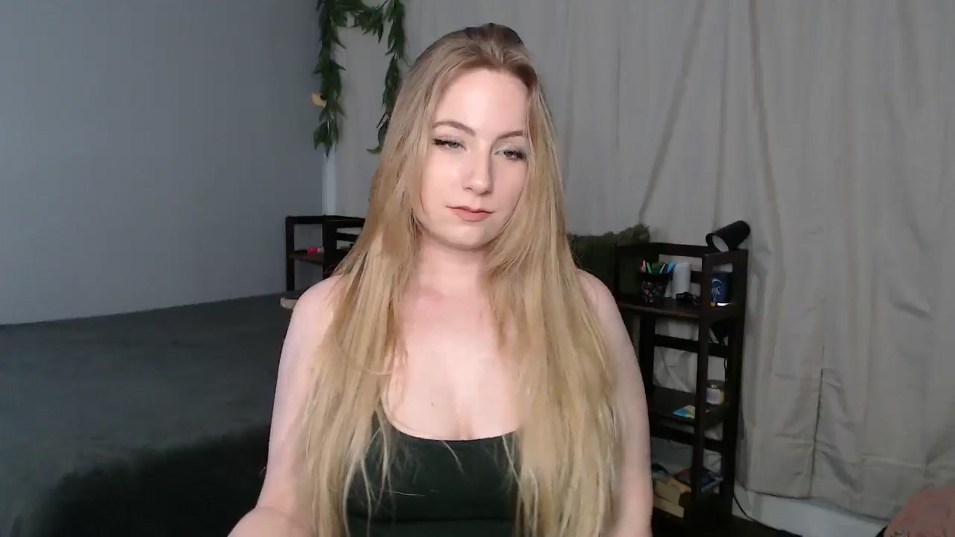 Gallery image thumbnail from Gardengirl69's myfreecams stream on, 03/14/2025, 24:08 image 16 of 20
