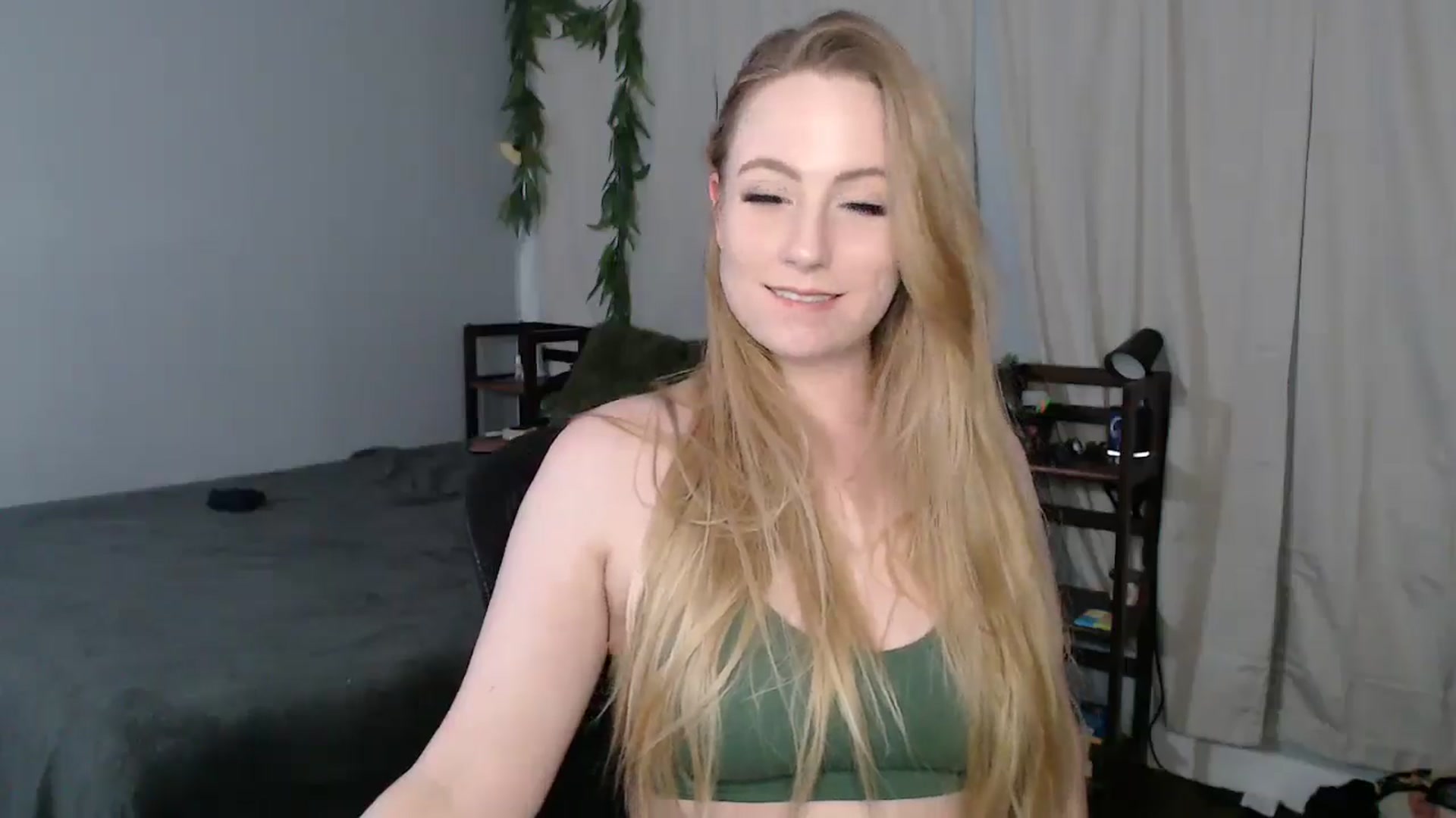 Gallery image thumbnail from Gardengirl69's myfreecams stream on, 03/15/2025, 21:35 image 2 of 20