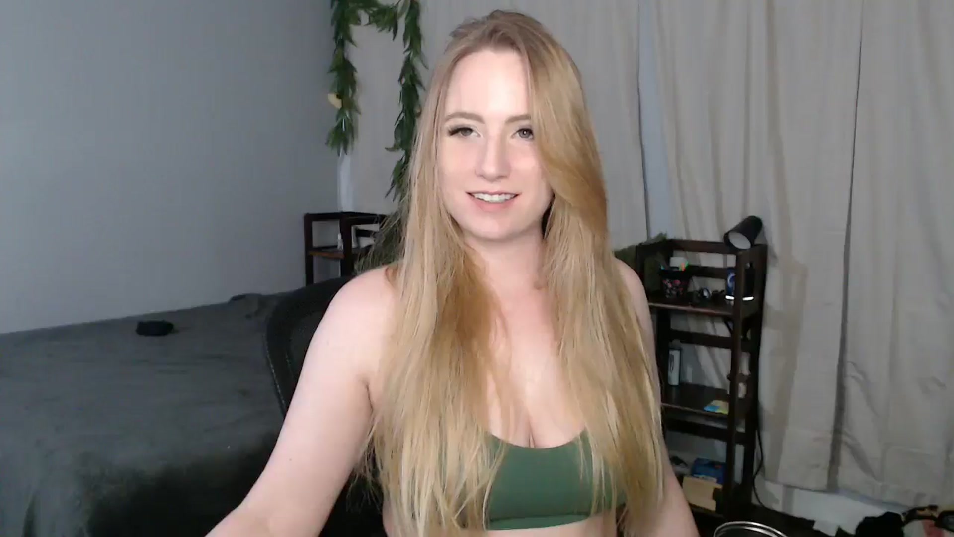 Gallery image thumbnail from Gardengirl69's myfreecams stream on, 03/15/2025, 21:35 image 8 of 20