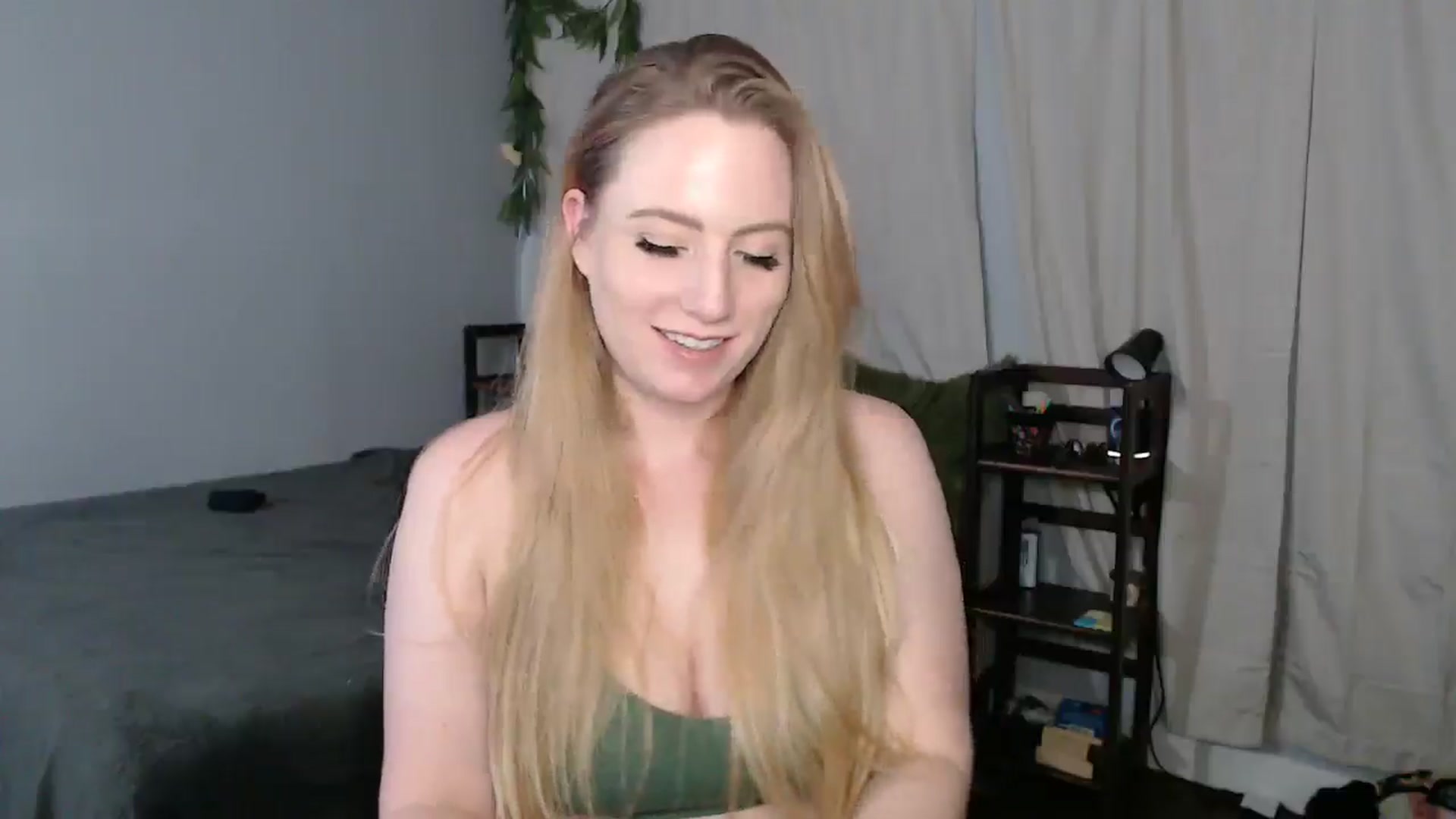 Gallery image thumbnail from Gardengirl69's myfreecams stream on, 03/15/2025, 21:35 image 7 of 20