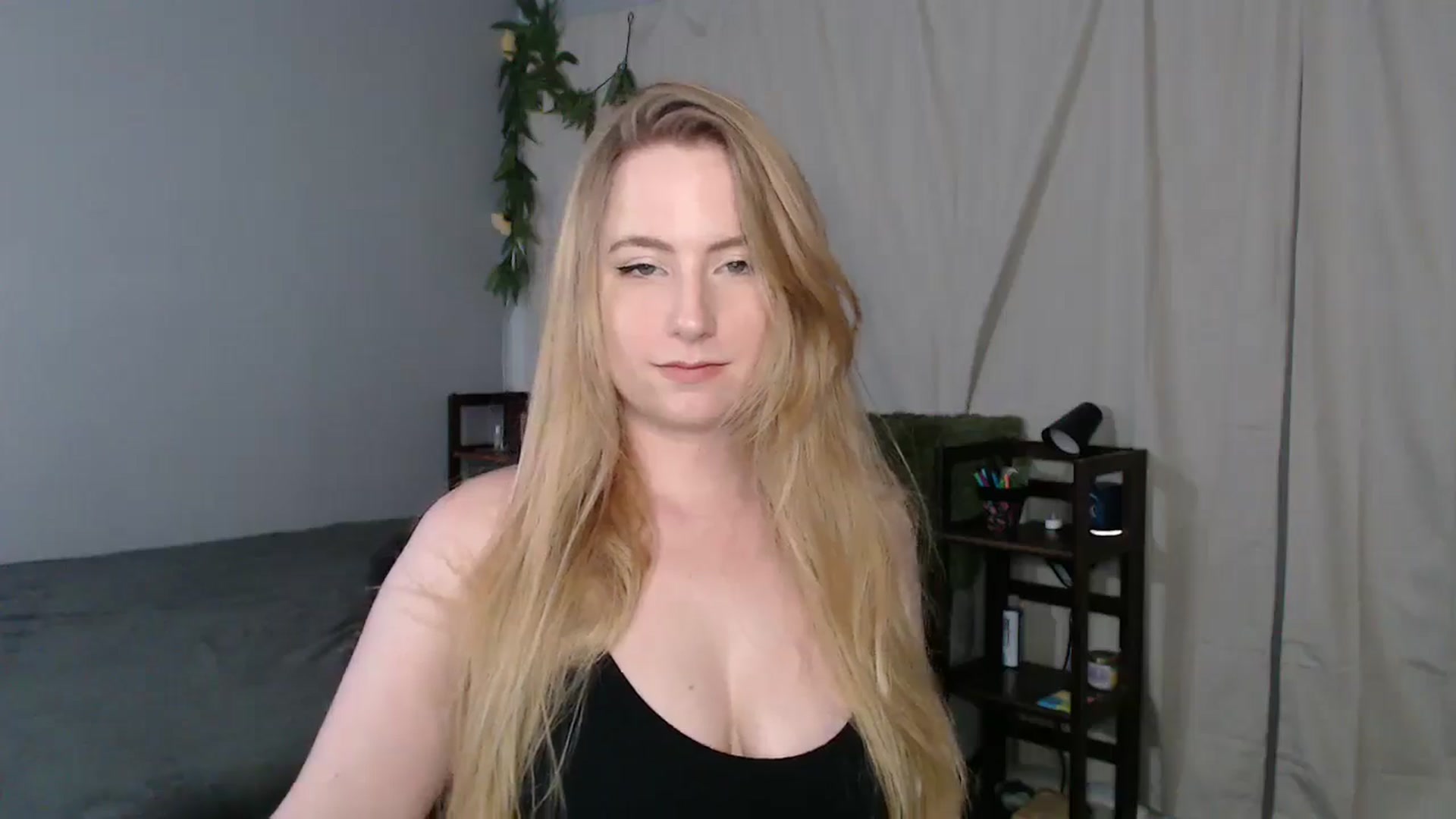 Gallery image thumbnail from Gardengirl69's myfreecams stream on, 03/17/2025, 01:05 image 13 of 20