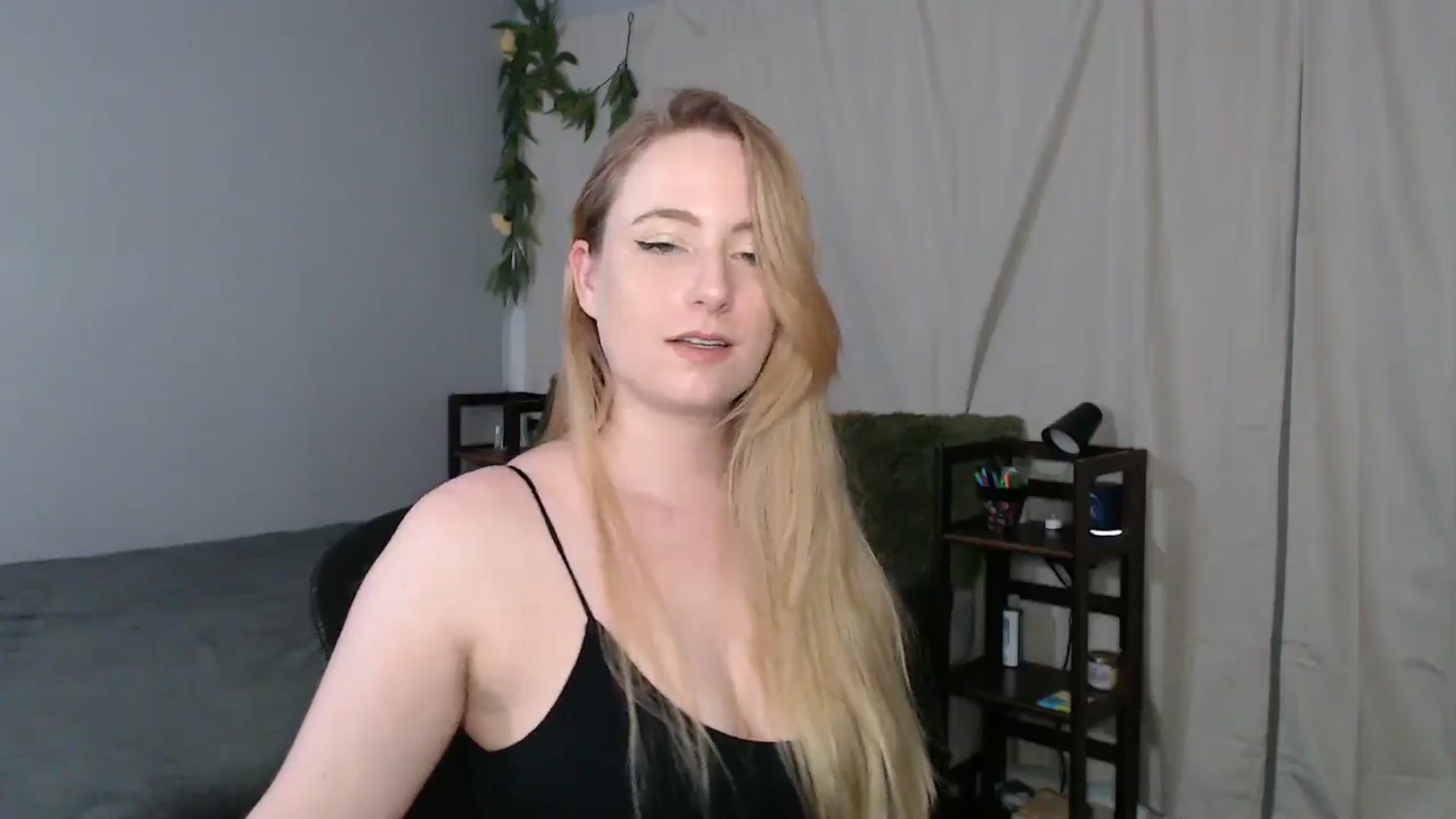 Gallery image thumbnail from Gardengirl69's myfreecams stream on, 03/17/2025, 01:05 image 12 of 20
