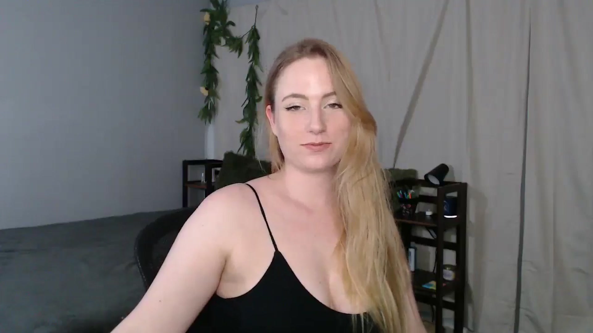 Gallery image thumbnail from Gardengirl69's myfreecams stream on, 03/17/2025, 01:05 image 7 of 20