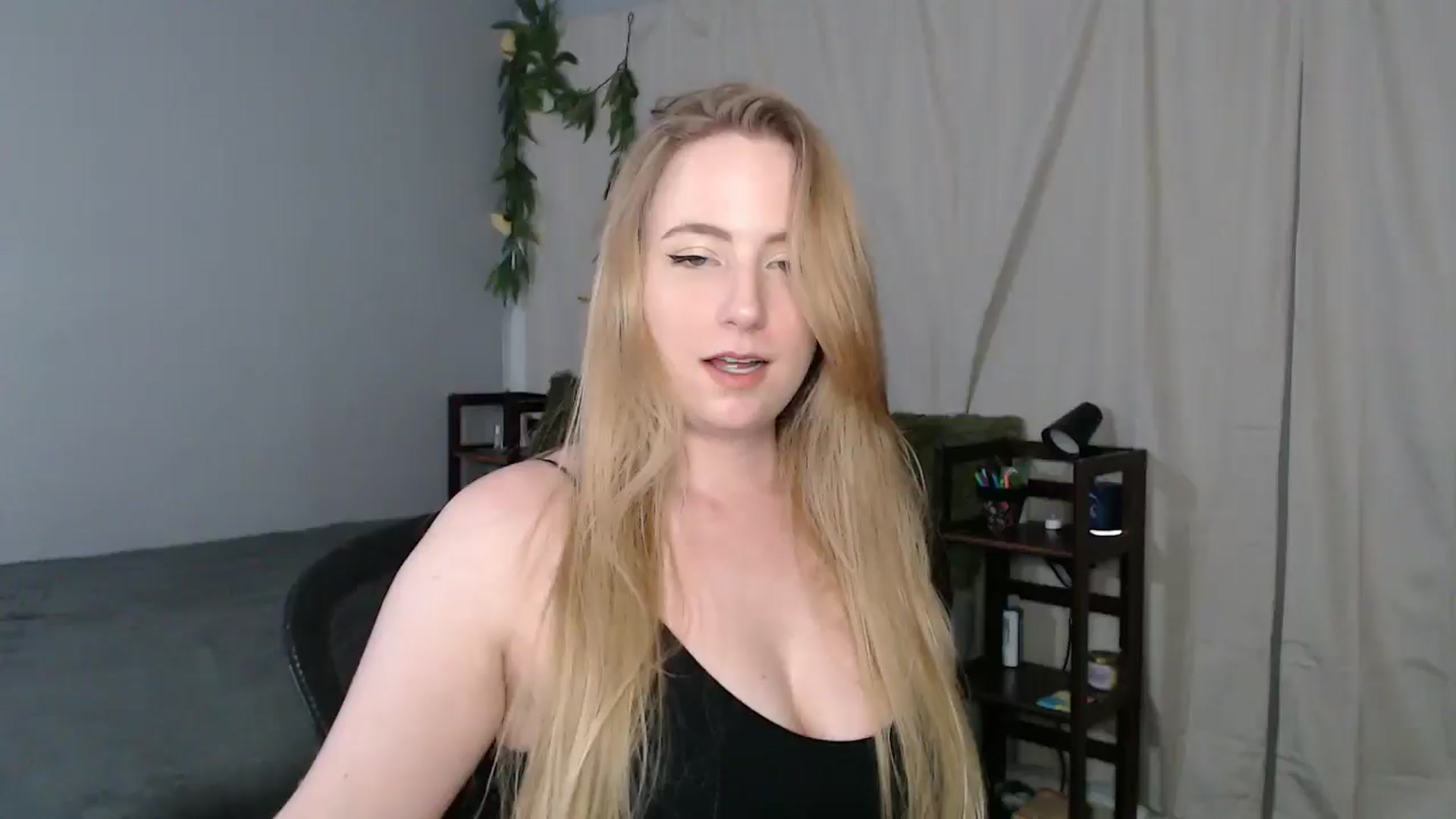 Gallery image thumbnail from Gardengirl69's myfreecams stream on, 03/17/2025, 01:05 image 1 of 20