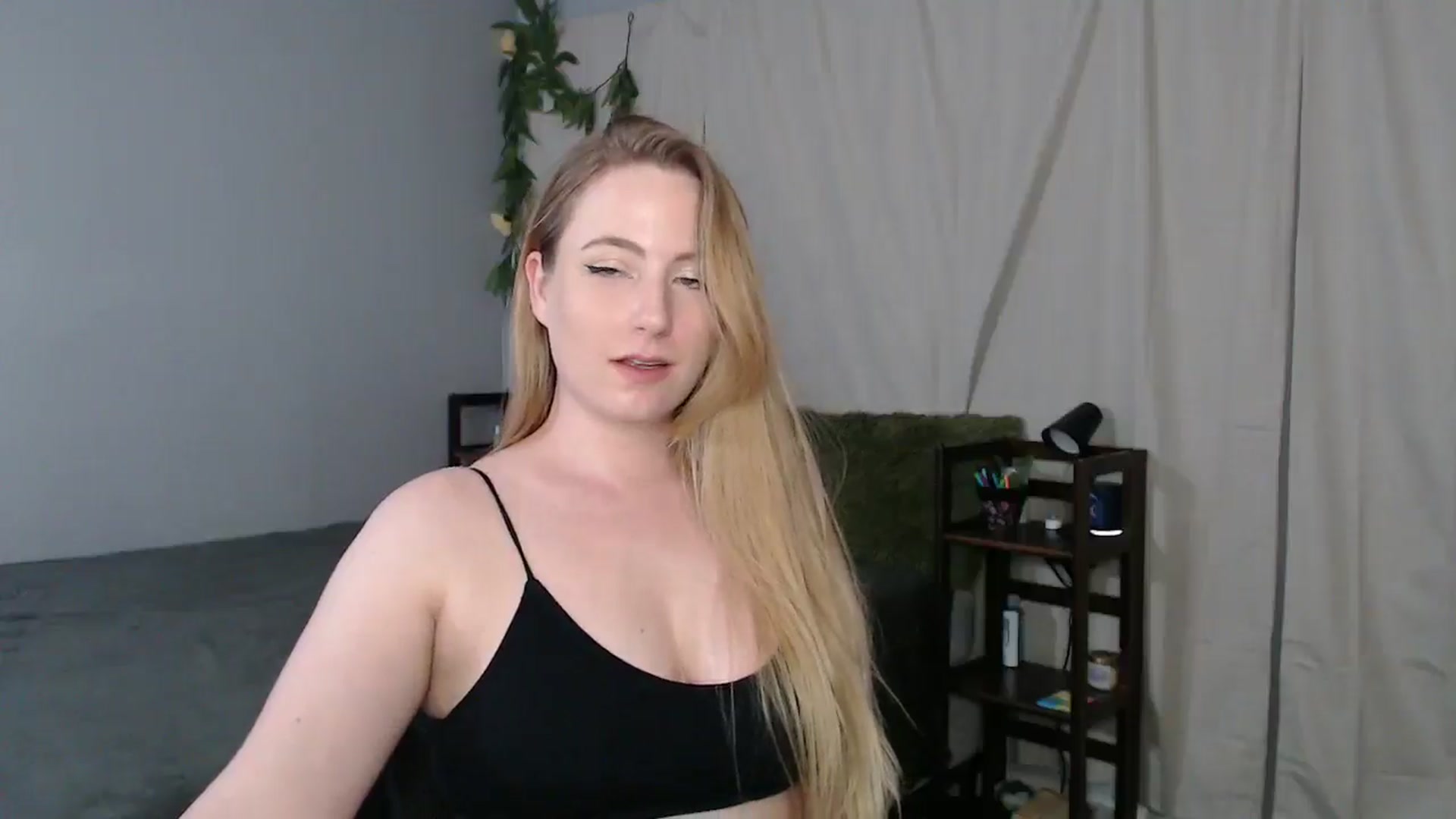 Gallery image thumbnail from Gardengirl69's myfreecams stream on, 03/17/2025, 01:05 image 11 of 20