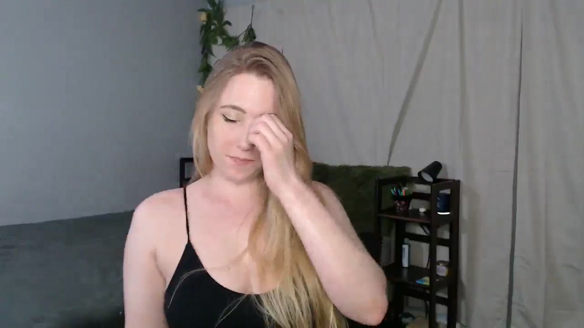 Gallery image thumbnail from Gardengirl69's myfreecams stream on, 03/17/2025, 01:05 image 19 of 20