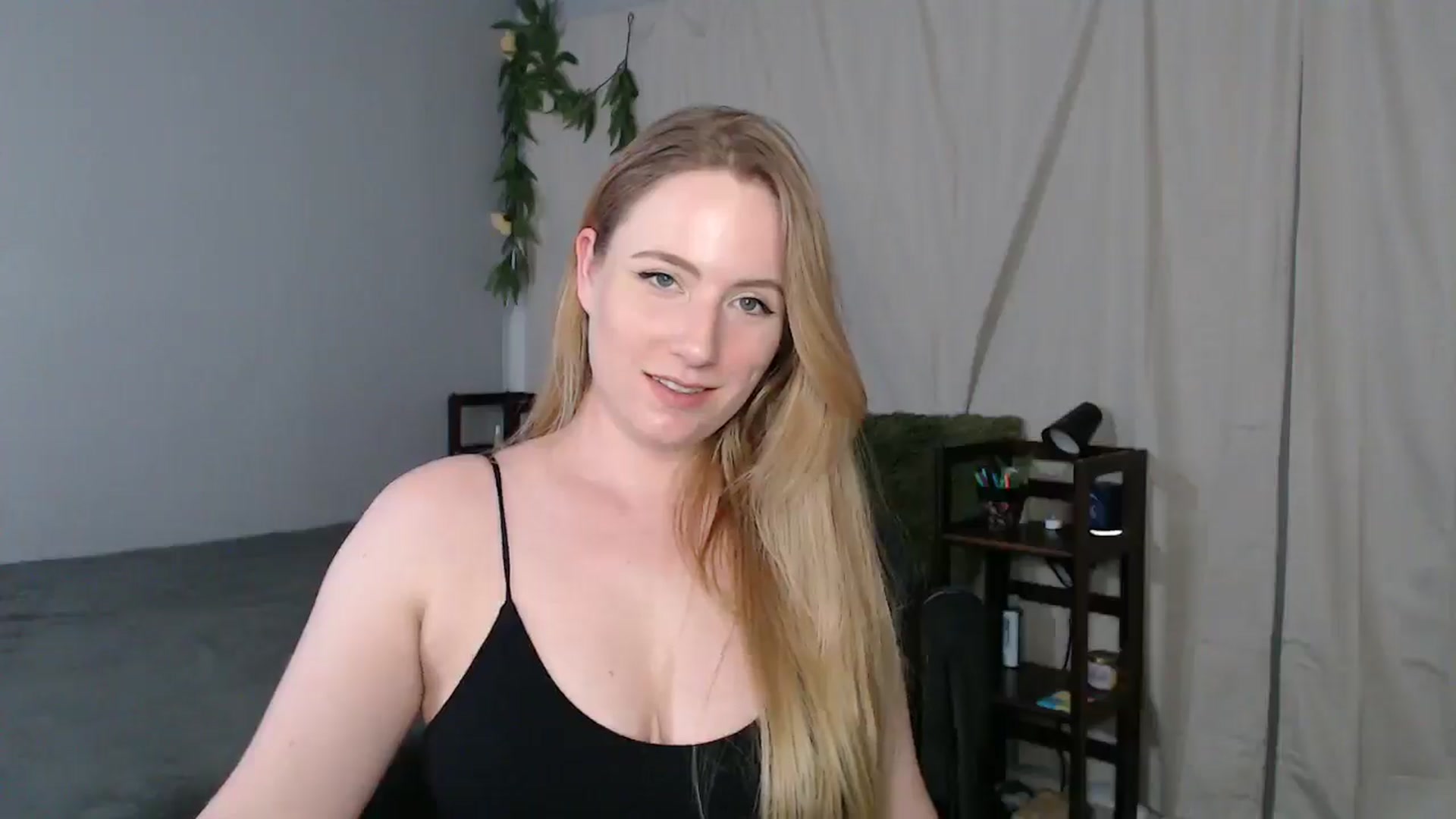 Gallery image thumbnail from Gardengirl69's myfreecams stream on, 03/17/2025, 01:05 image 9 of 20