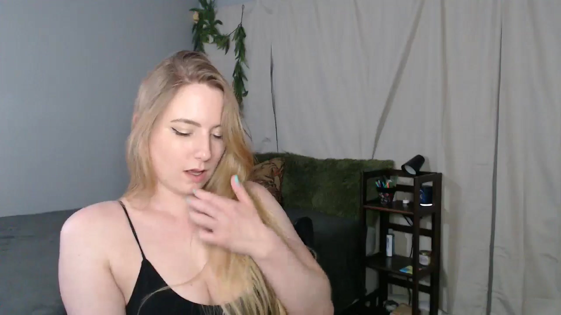 Gallery image thumbnail from Gardengirl69's myfreecams stream on, 03/17/2025, 01:05 image 20 of 20
