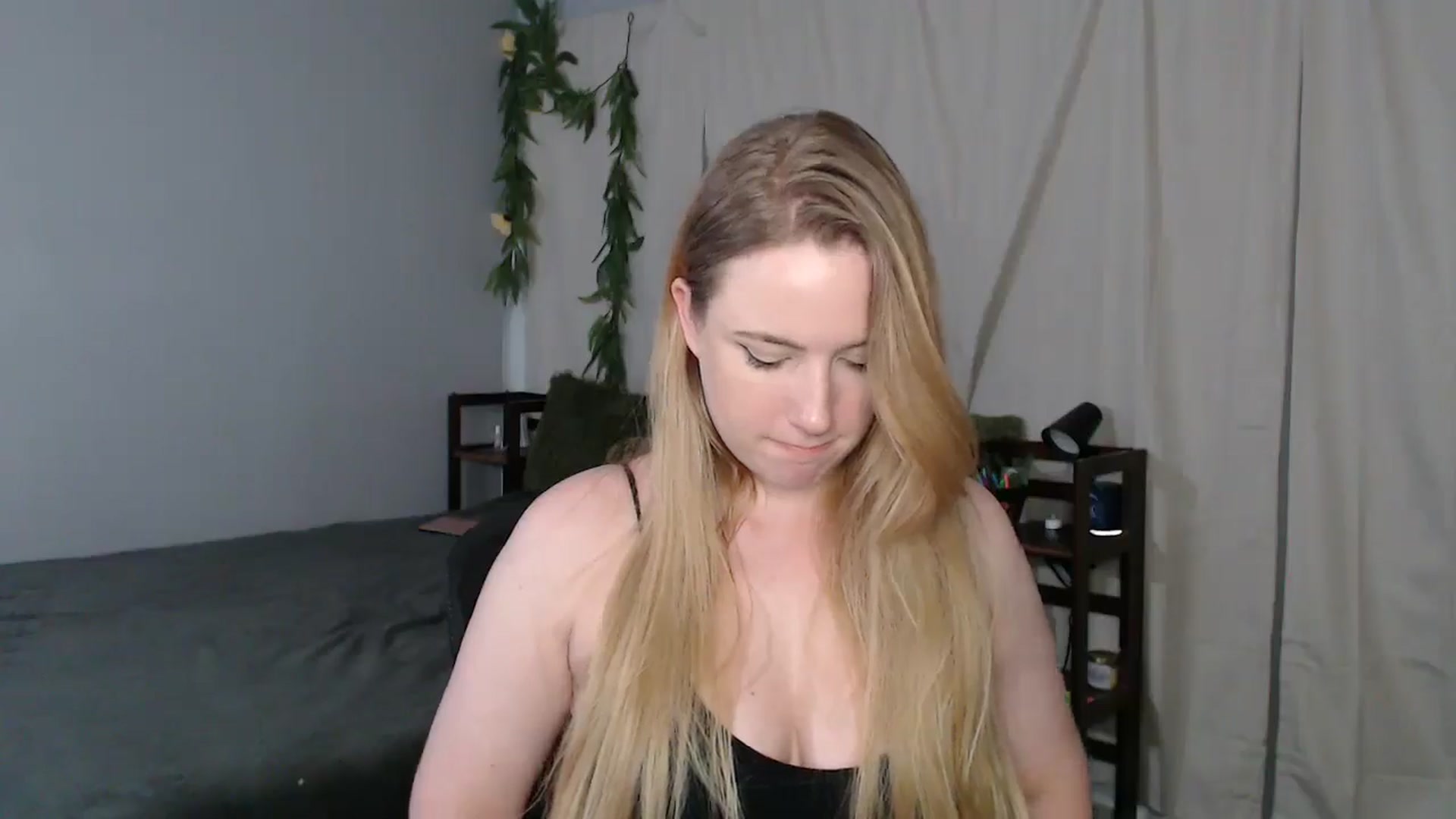 Gallery image thumbnail from Gardengirl69's myfreecams stream on, 03/17/2025, 01:05 image 2 of 20