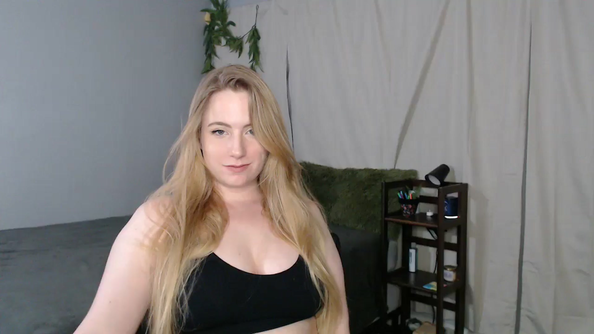 Gallery image thumbnail from Gardengirl69's myfreecams stream on, 03/17/2025, 01:05 image 14 of 20