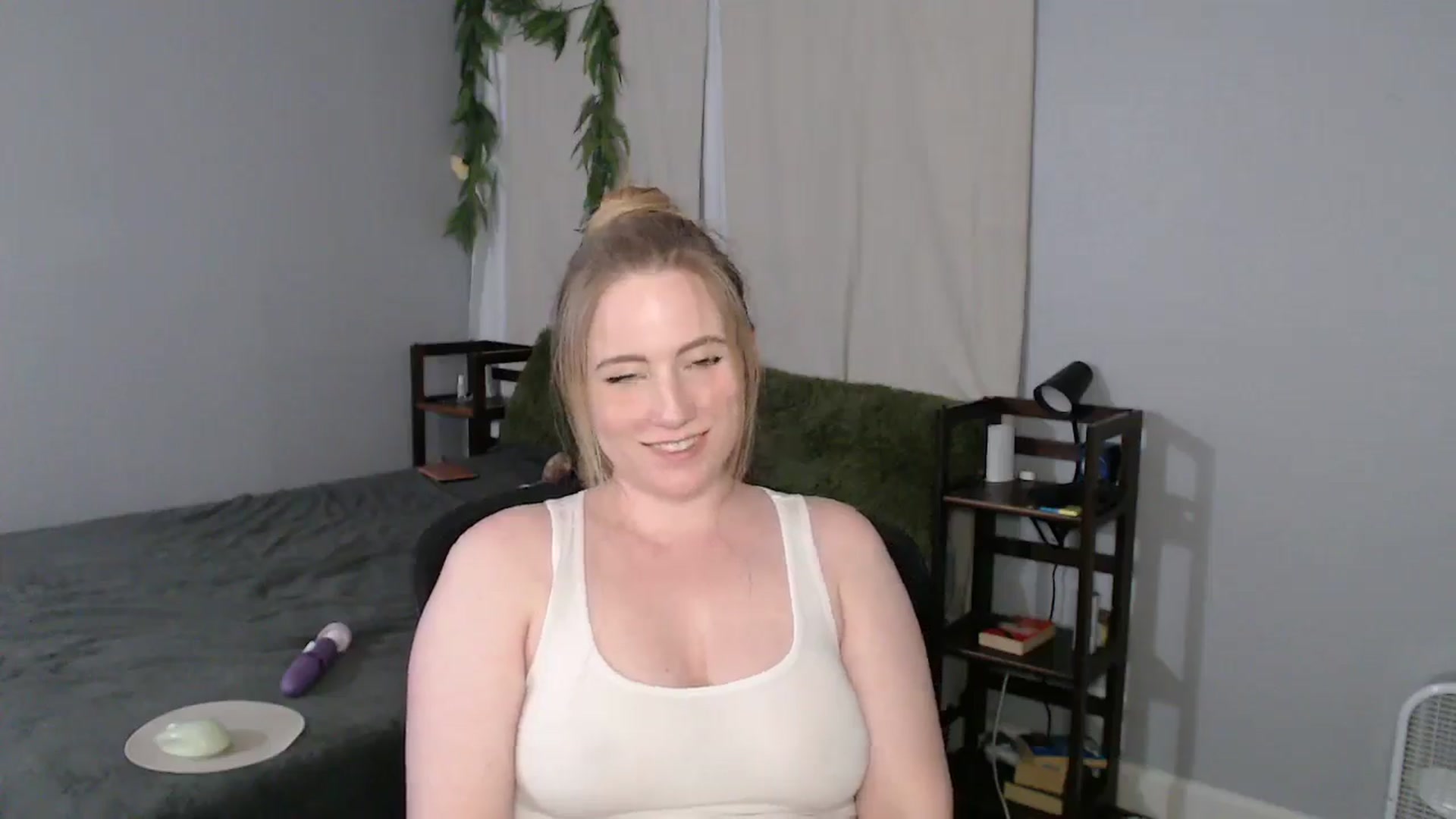 Gallery image thumbnail from Gardengirl69's myfreecams stream on, 03/23/2025, 01:46 image 16 of 20