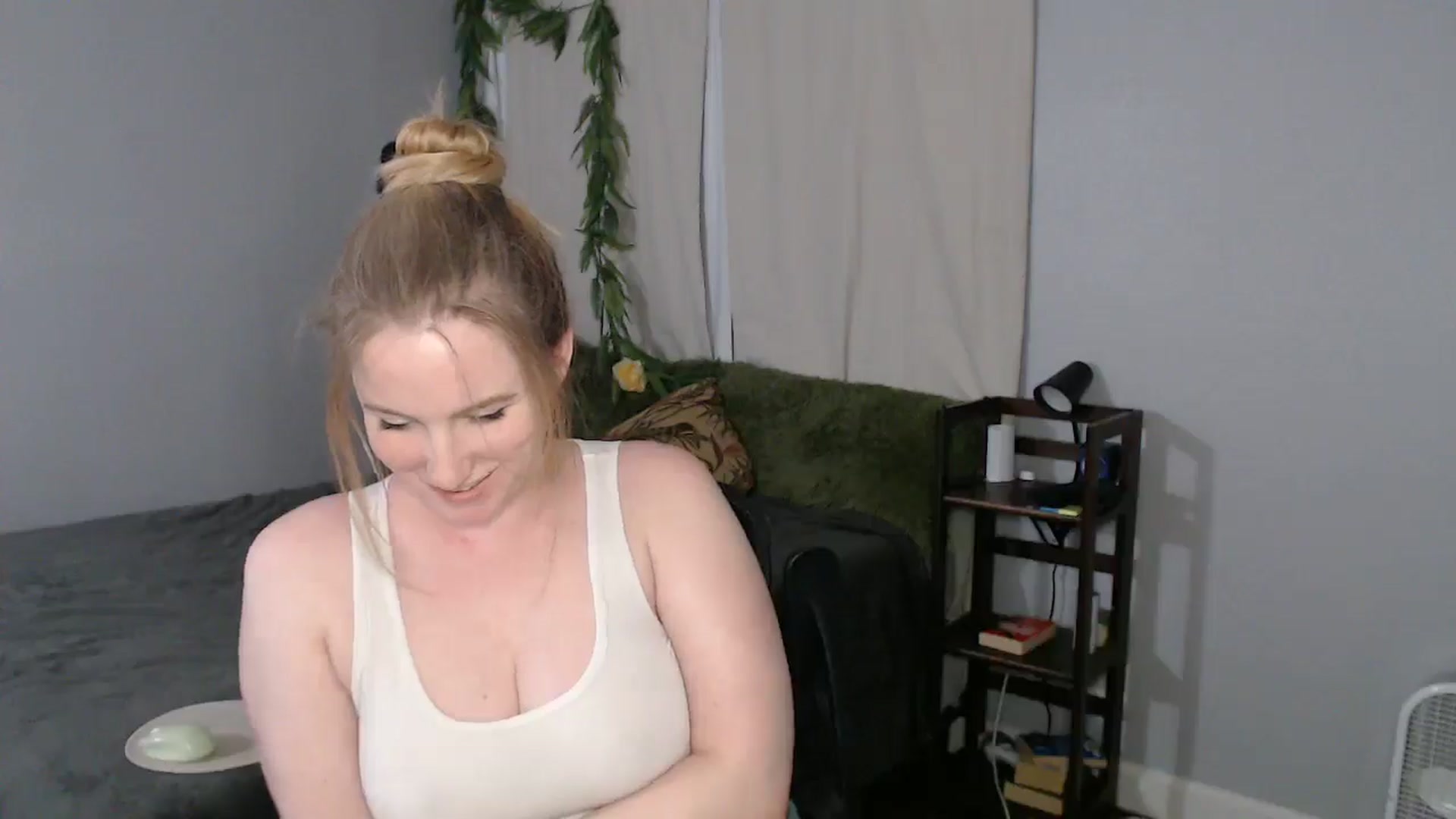 Gallery image thumbnail from Gardengirl69's myfreecams stream on, 03/23/2025, 01:46 image 8 of 20