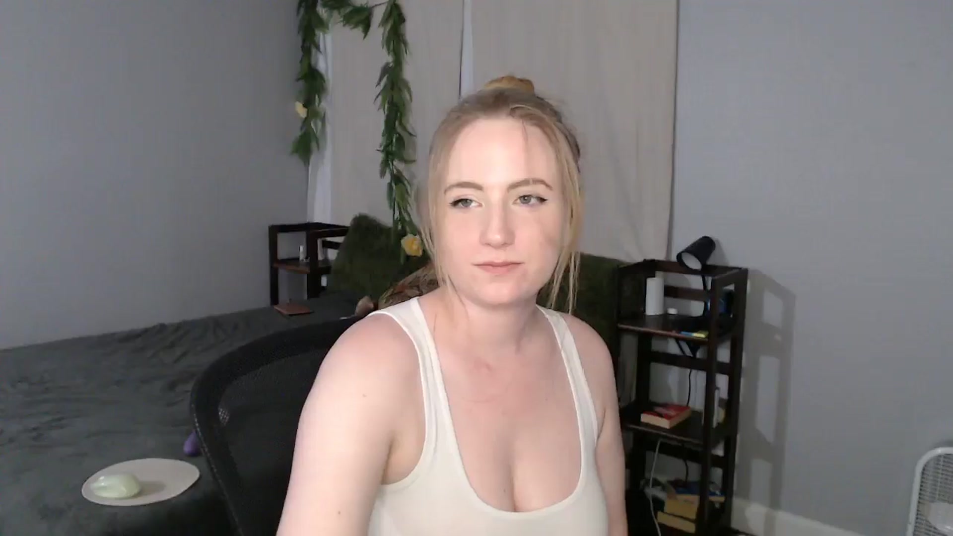 Gallery image thumbnail from Gardengirl69's myfreecams stream on, 03/23/2025, 01:46 image 10 of 20