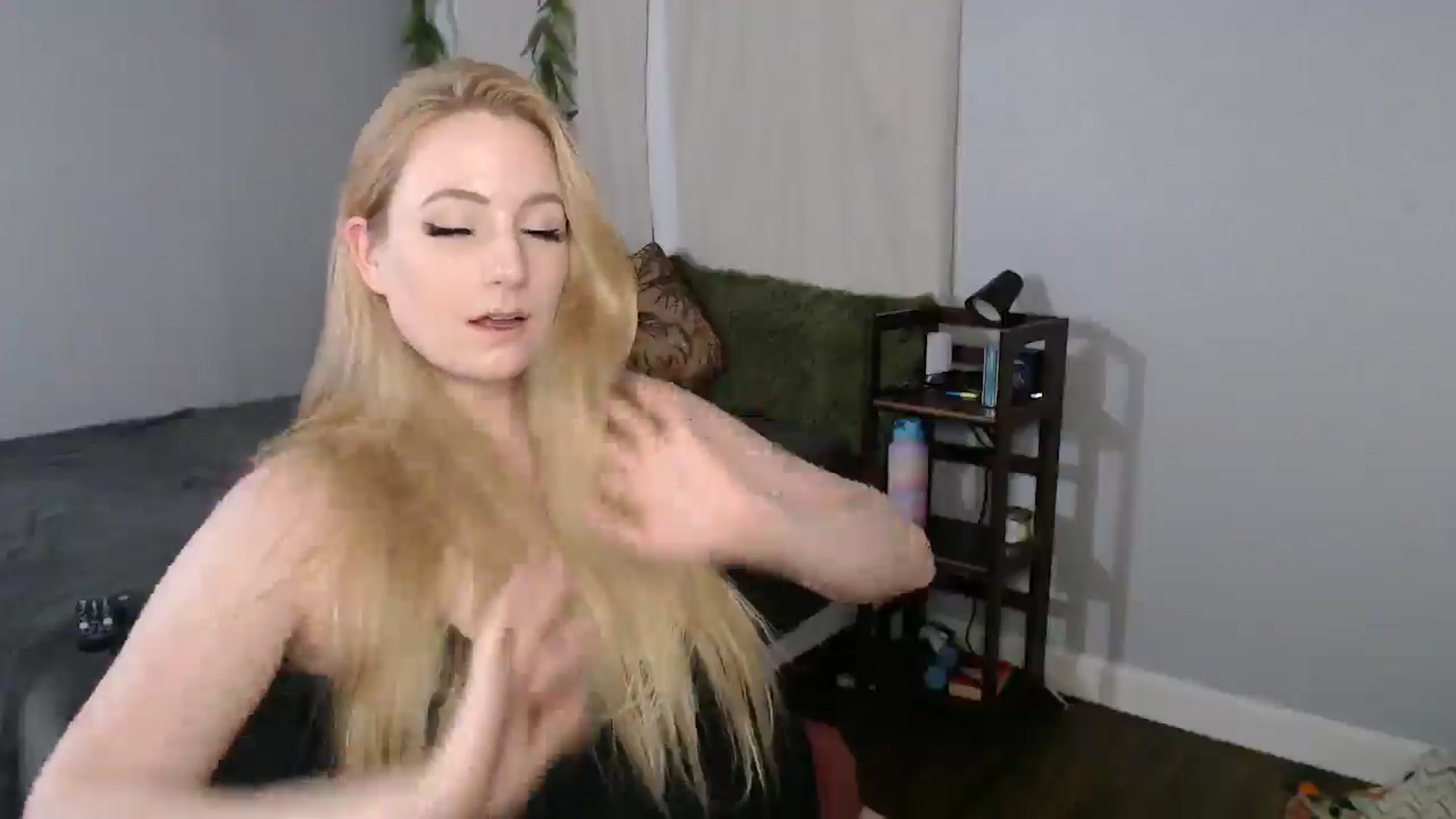 Gallery image thumbnail from Gardengirl69's myfreecams stream on, 03/27/2025, 23:09 image 17 of 20