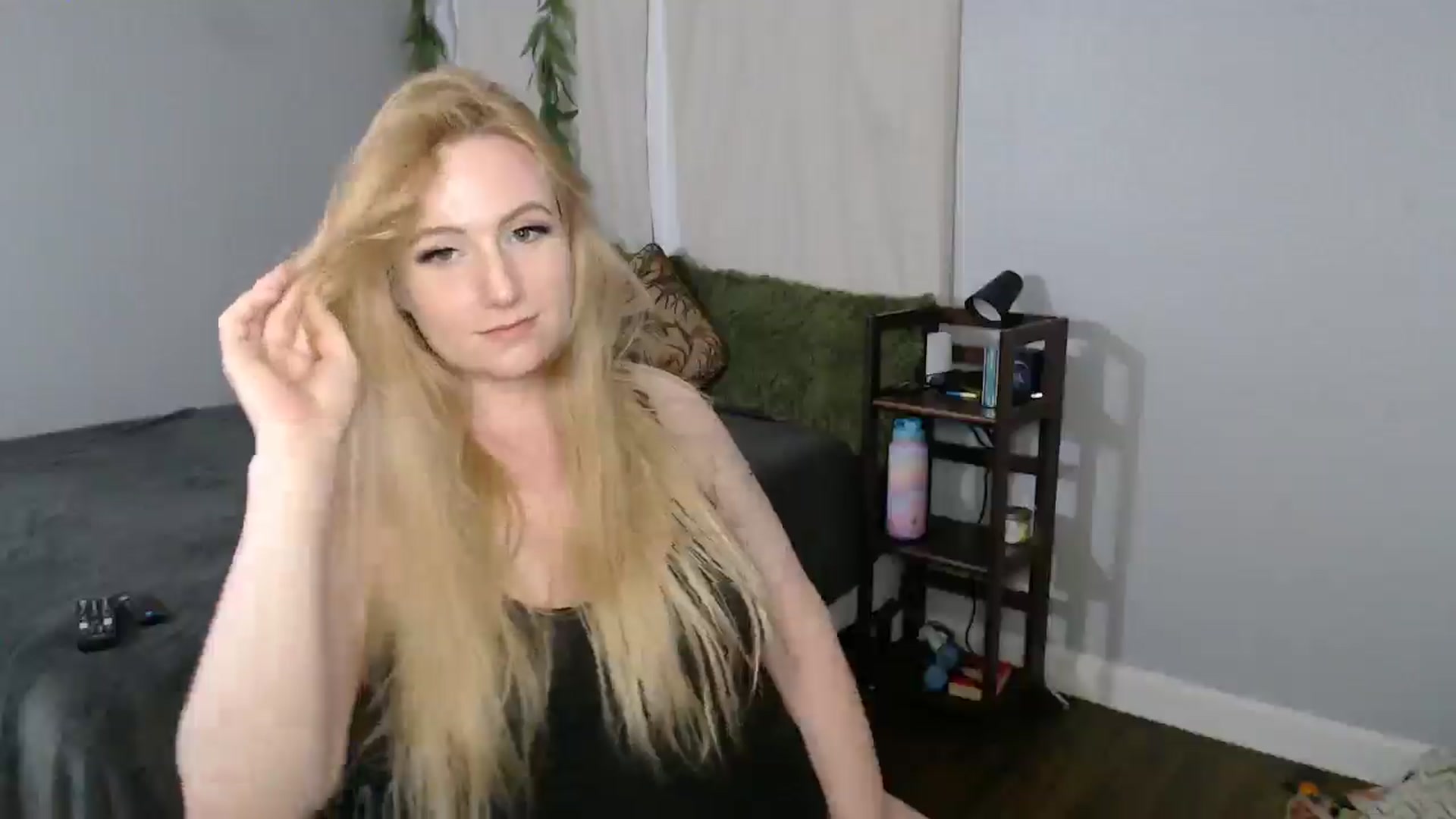 Gallery image thumbnail from Gardengirl69's myfreecams stream on, 03/27/2025, 23:09 image 19 of 20
