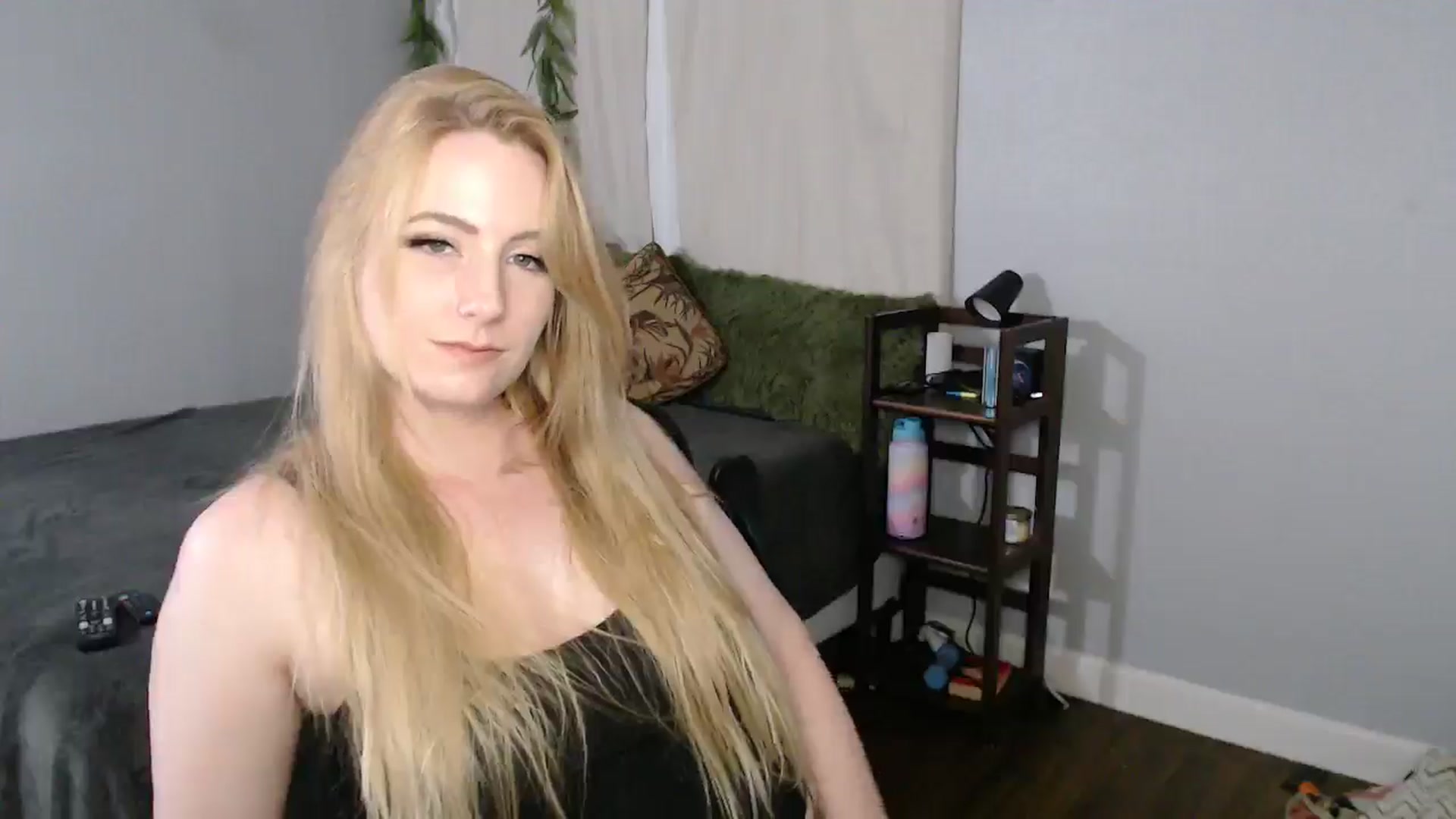 Gallery image thumbnail from Gardengirl69's myfreecams stream on, 03/27/2025, 23:09 image 12 of 20
