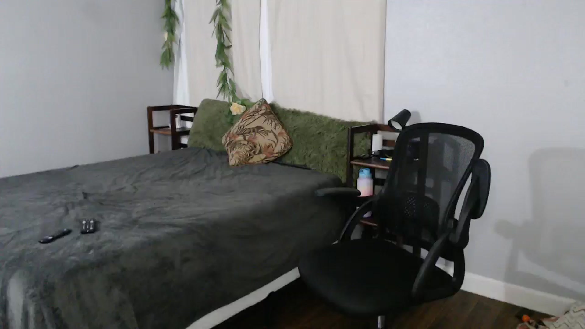 Gallery image thumbnail from Gardengirl69's myfreecams stream on, 03/28/2025, 02:23 image 15 of 20