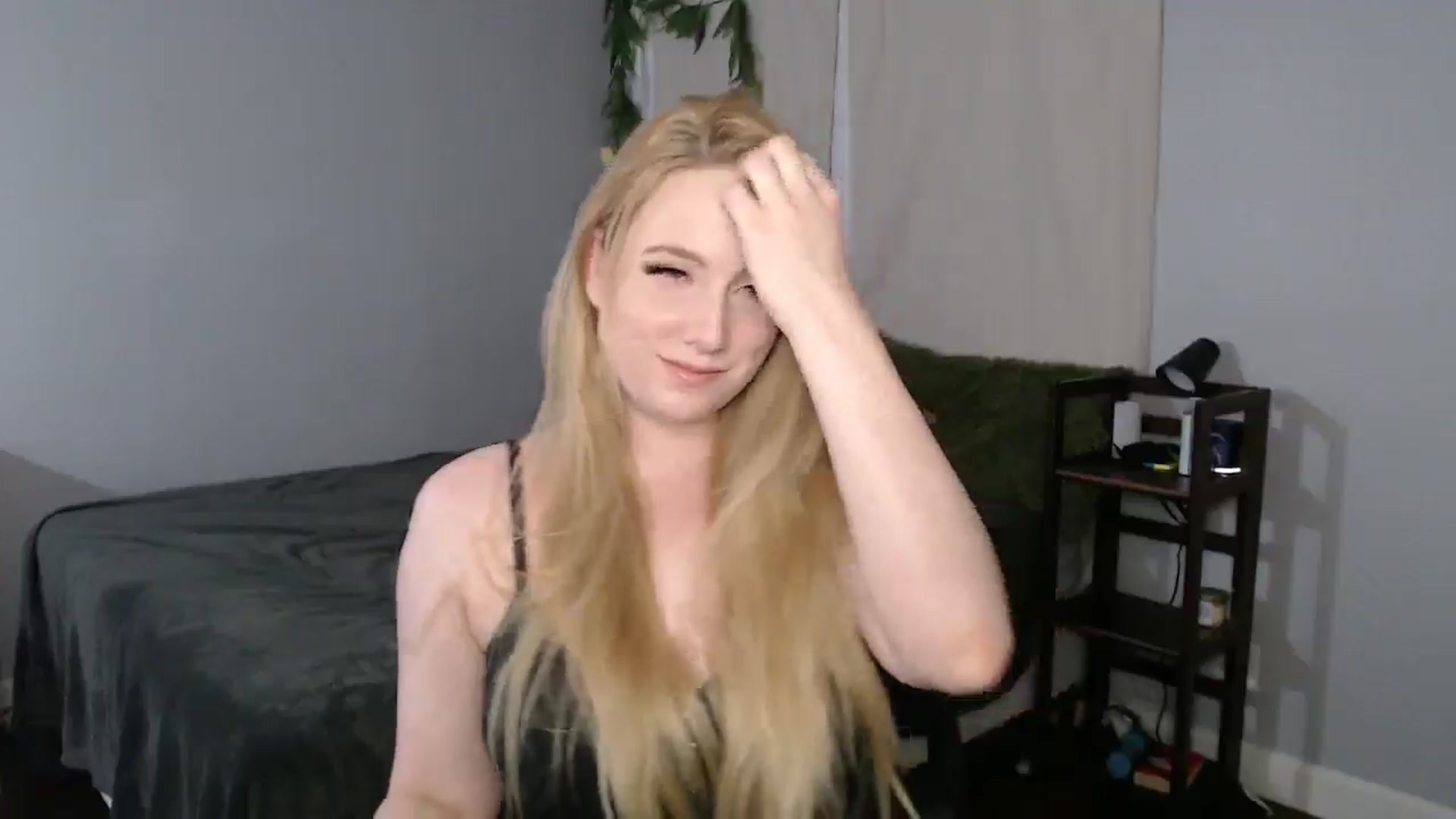 Gallery image thumbnail from Gardengirl69's myfreecams stream on, 03/28/2025, 22:06 image 13 of 20
