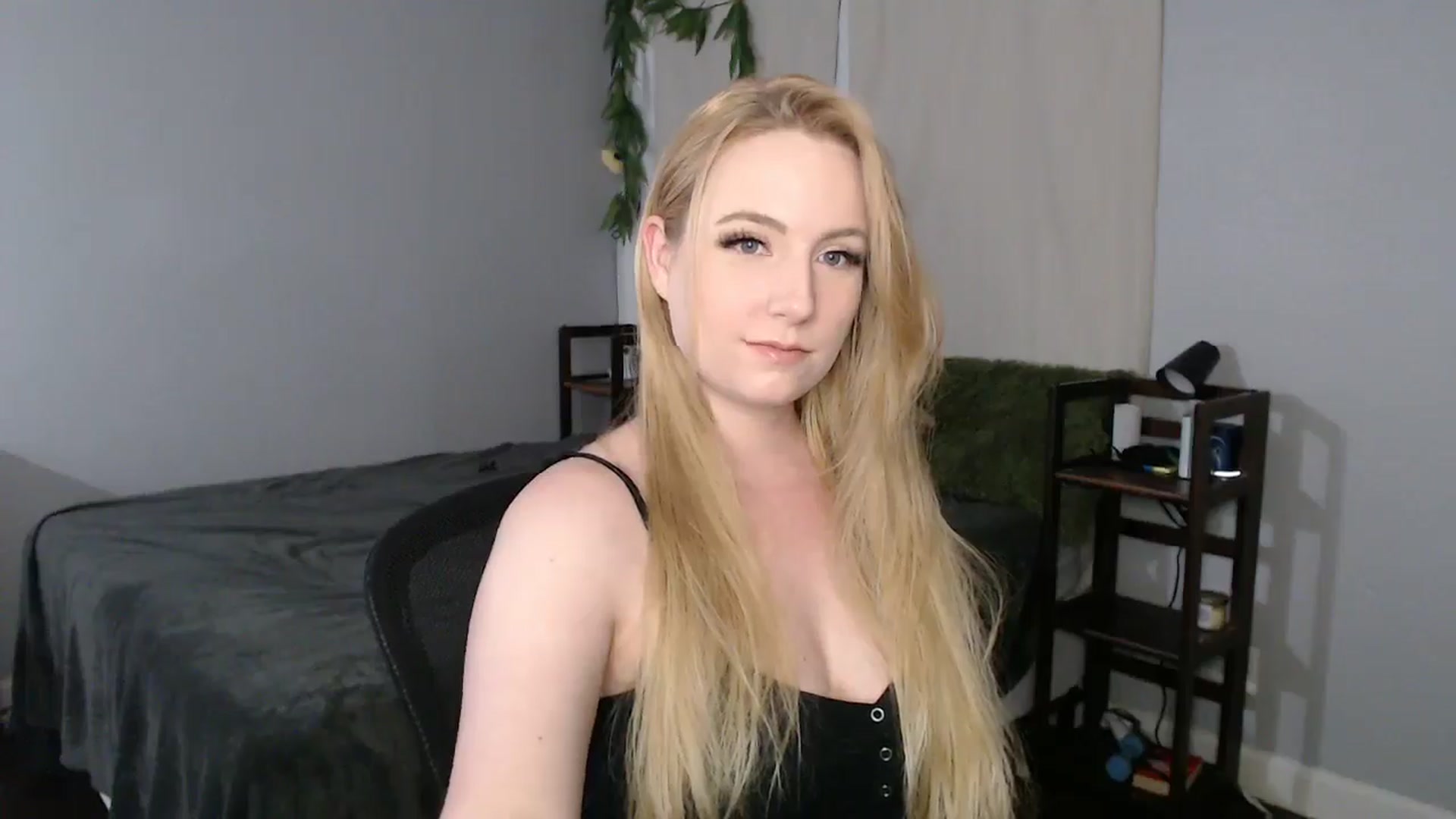 Gallery image thumbnail from Gardengirl69's myfreecams stream on, 03/28/2025, 22:06 image 12 of 20