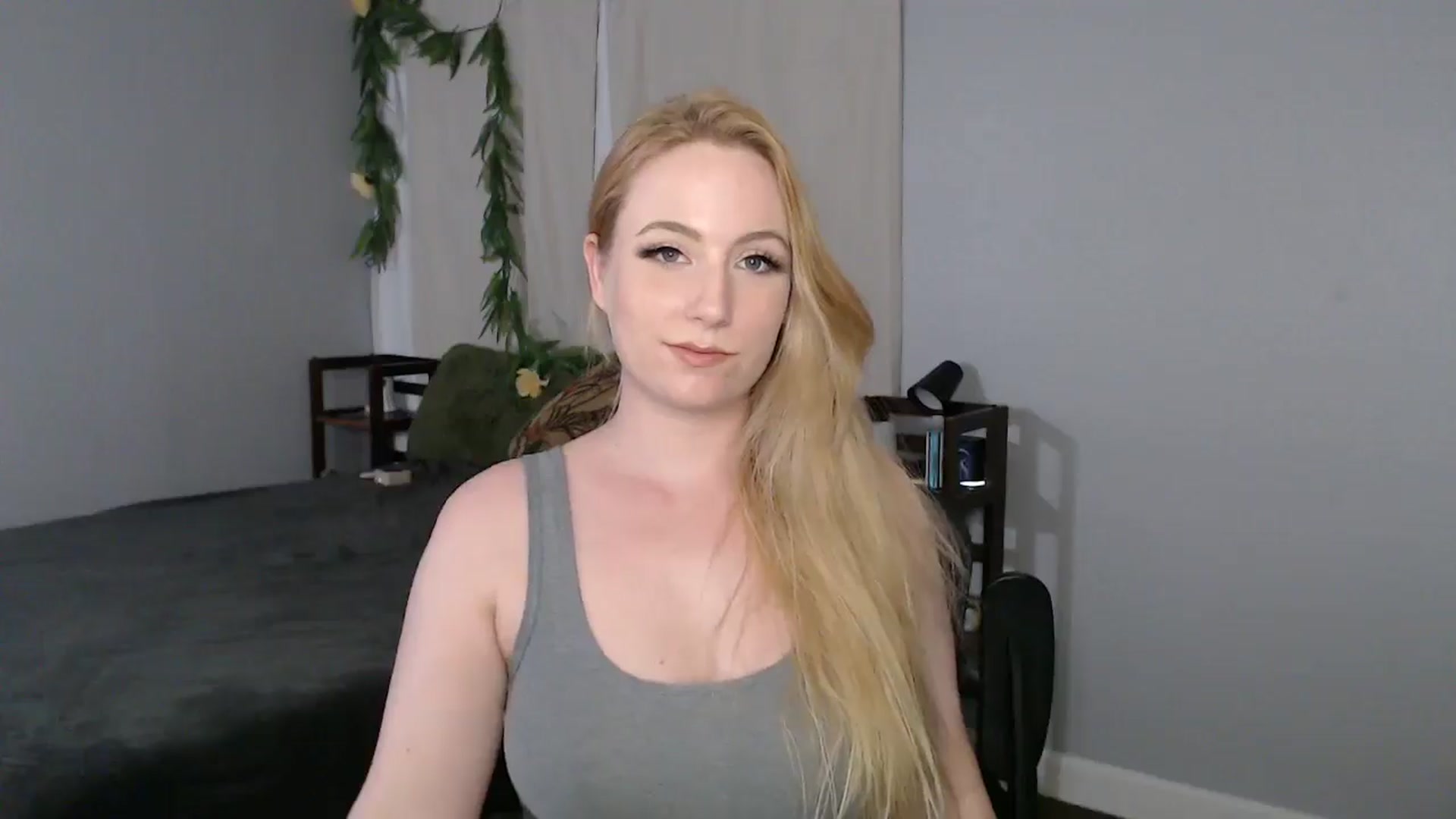 Gallery image thumbnail from Gardengirl69's myfreecams stream on, 03/29/2025, 23:49 image 8 of 20
