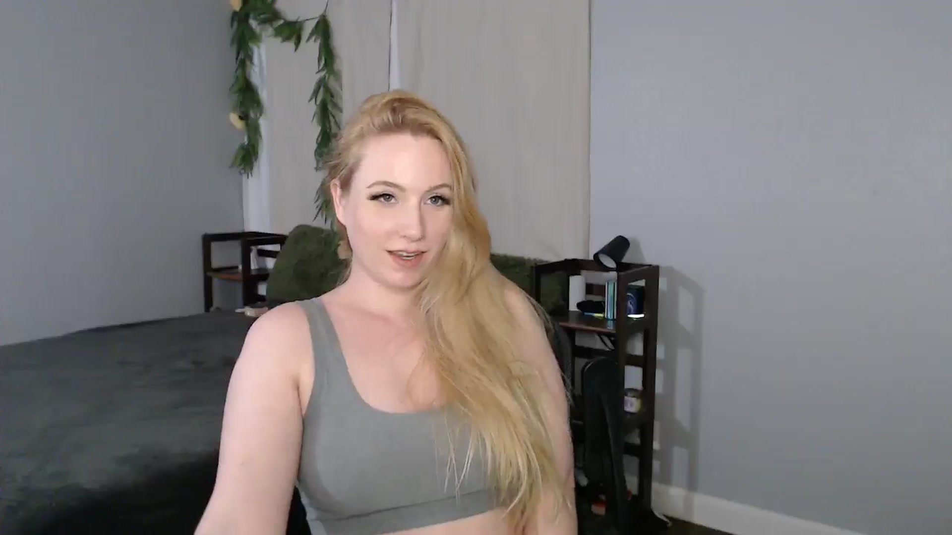 Gallery image thumbnail from Gardengirl69's myfreecams stream on, 03/29/2025, 23:49 image 9 of 20