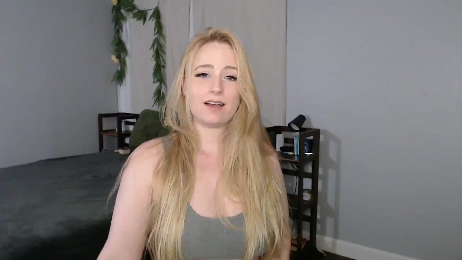 Gallery image thumbnail from Gardengirl69's myfreecams stream on, 03/29/2025, 23:49 image 14 of 20