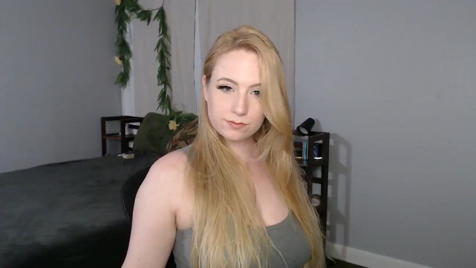 Gallery image thumbnail from Gardengirl69's myfreecams stream on, 03/29/2025, 23:49 image 3 of 20