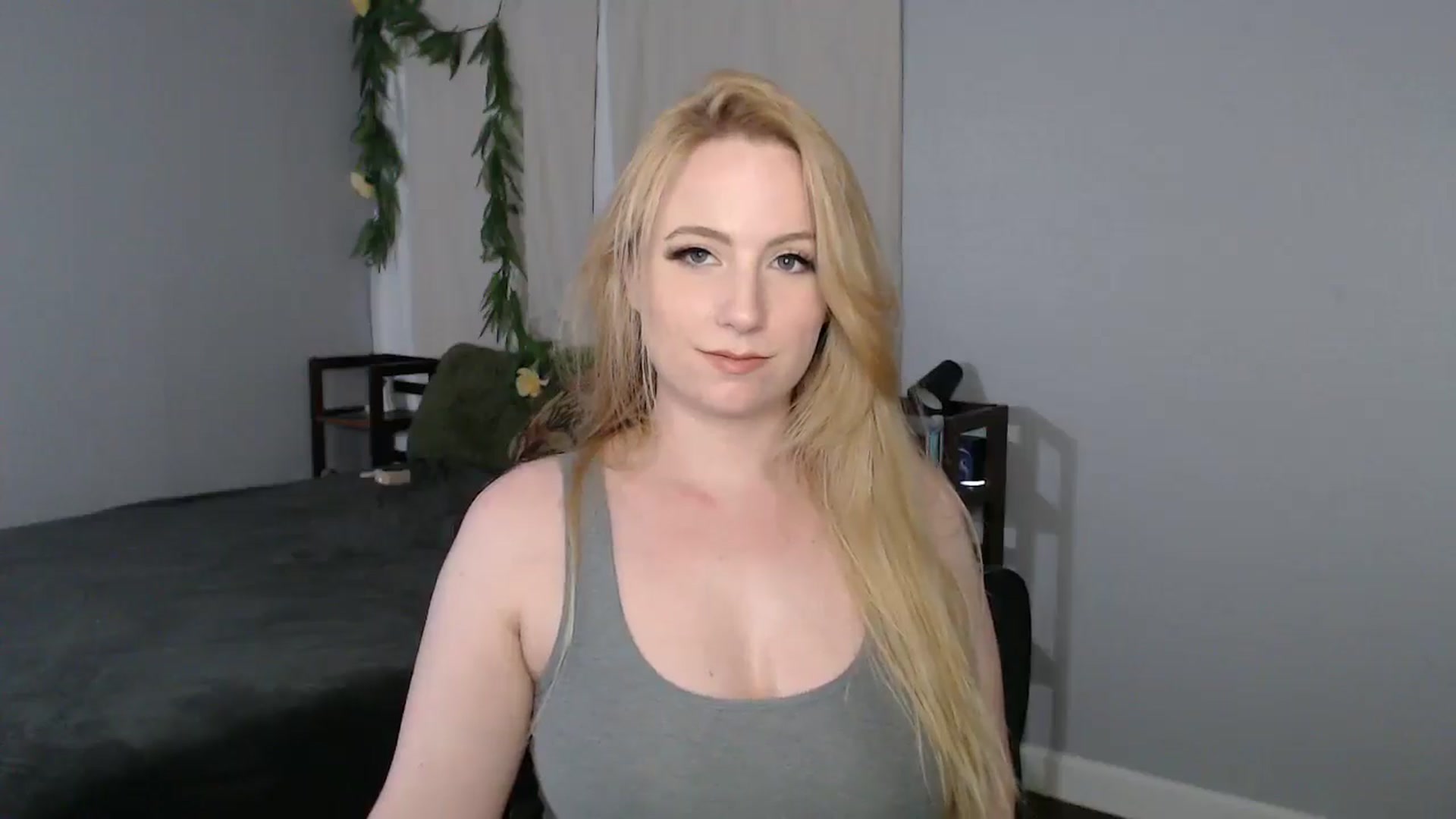 Gallery image thumbnail from Gardengirl69's myfreecams stream on, 03/29/2025, 23:49 image 2 of 20