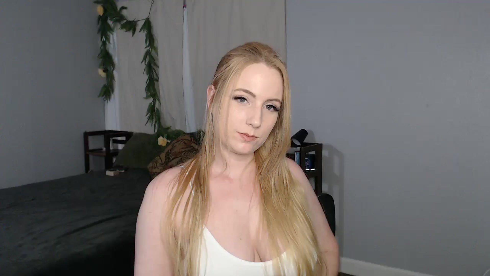 Gallery image thumbnail from Gardengirl69's myfreecams stream on, 03/30/2025, 18:25 image 12 of 20
