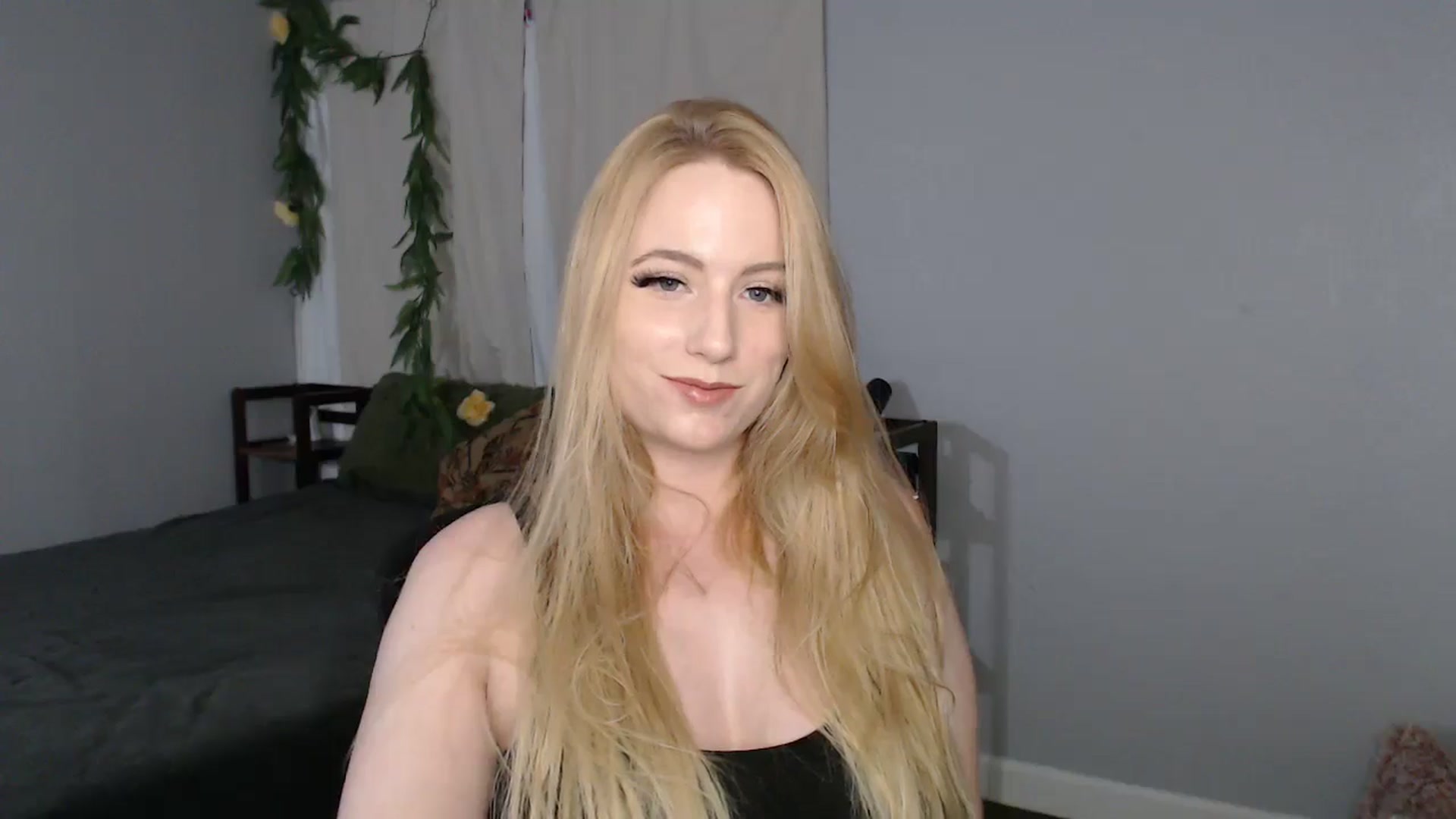 Gallery image thumbnail from Gardengirl69's myfreecams stream on, 04/01/2025, 24:01 image 3 of 20