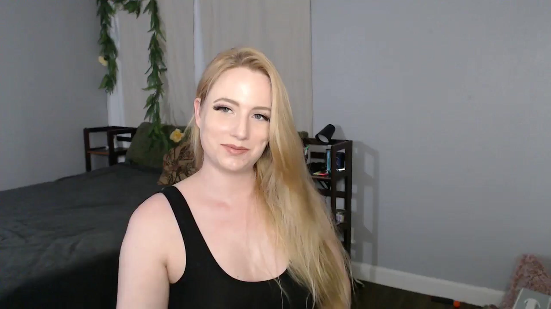 Gallery image thumbnail from Gardengirl69's myfreecams stream on, 04/01/2025, 24:01 image 14 of 20