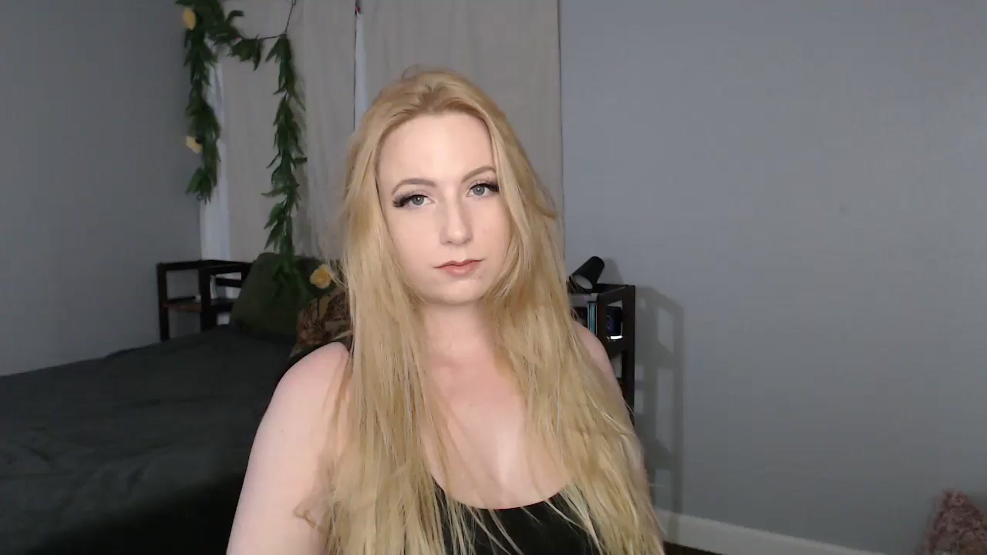 Gallery image thumbnail from Gardengirl69's myfreecams stream on, 04/01/2025, 24:01 image 2 of 20