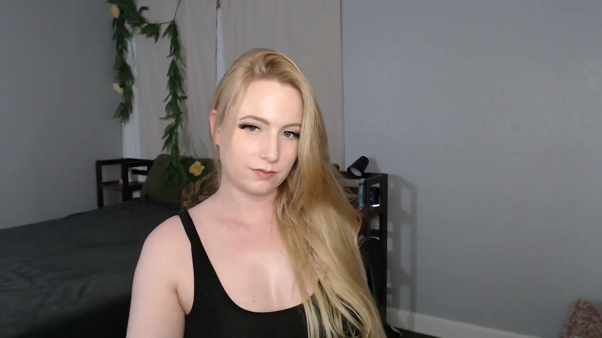 Gallery image thumbnail from Gardengirl69's myfreecams stream on, 04/01/2025, 24:01 image 5 of 20