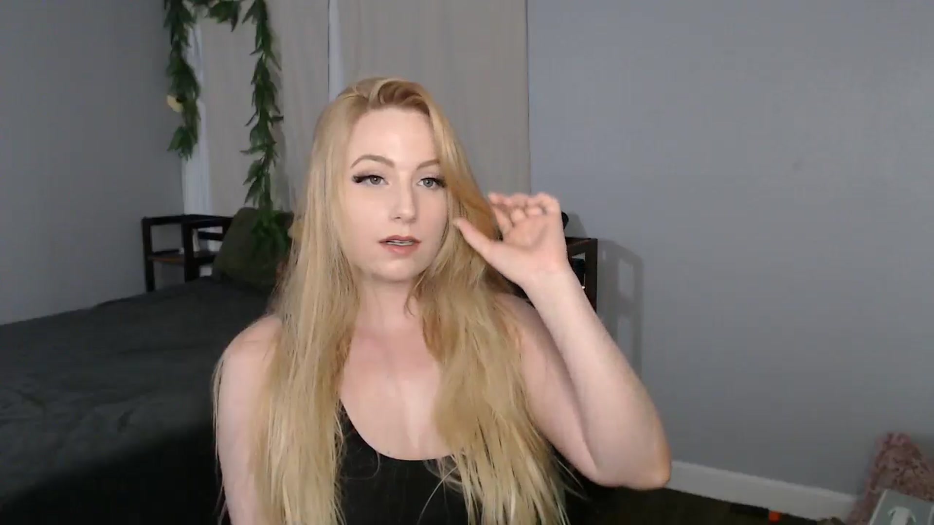 Gallery image thumbnail from Gardengirl69's myfreecams stream on, 04/01/2025, 24:01 image 19 of 20
