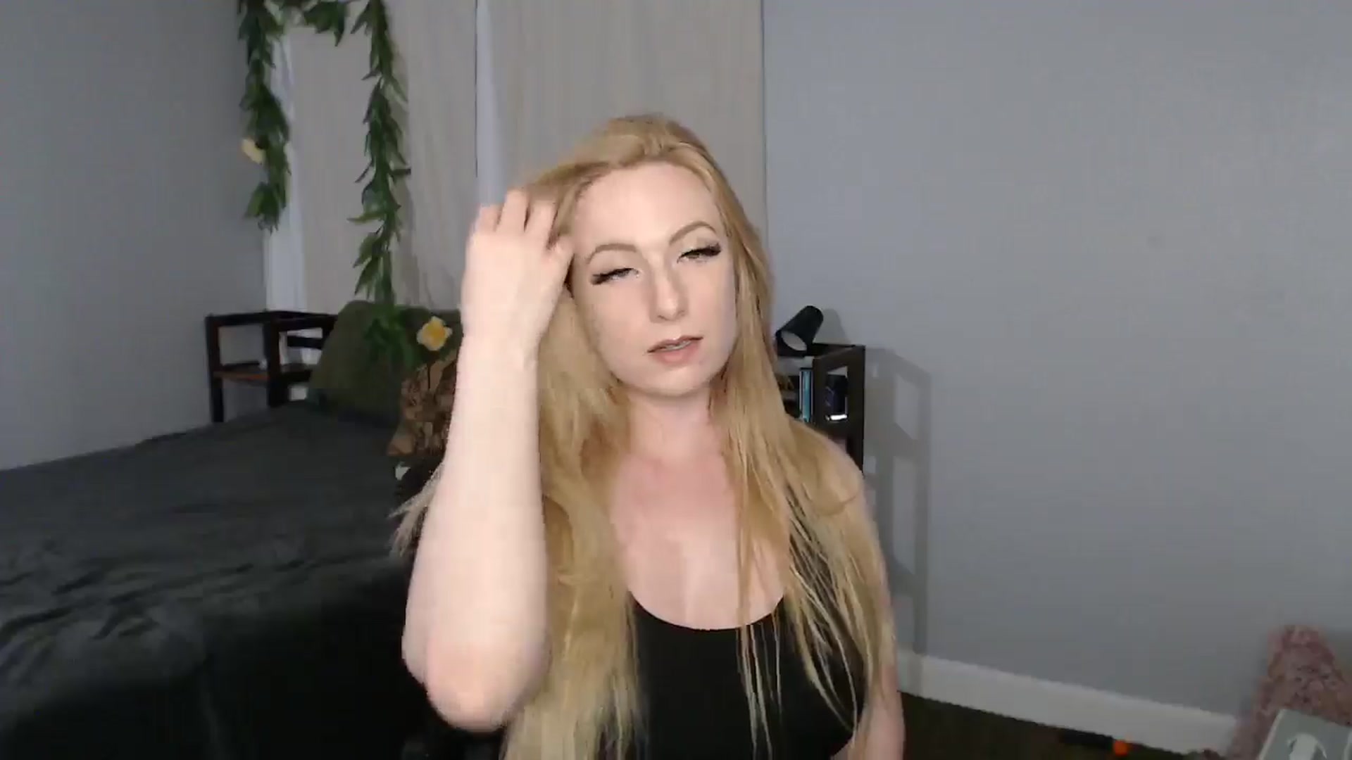 Gallery image thumbnail from Gardengirl69's myfreecams stream on, 04/01/2025, 24:23 image 20 of 20