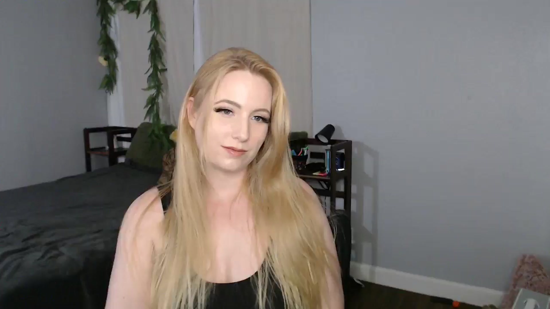 Gallery image thumbnail from Gardengirl69's myfreecams stream on, 04/01/2025, 24:23 image 2 of 20