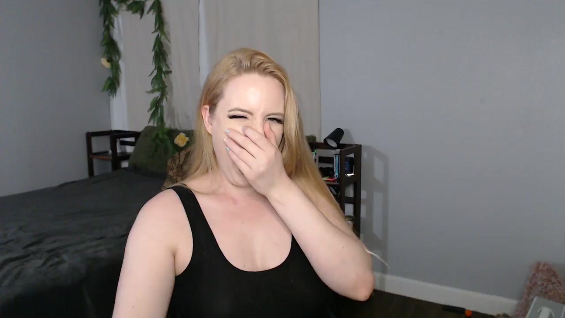 Gallery image thumbnail from Gardengirl69's myfreecams stream on, 04/01/2025, 24:23 image 18 of 20
