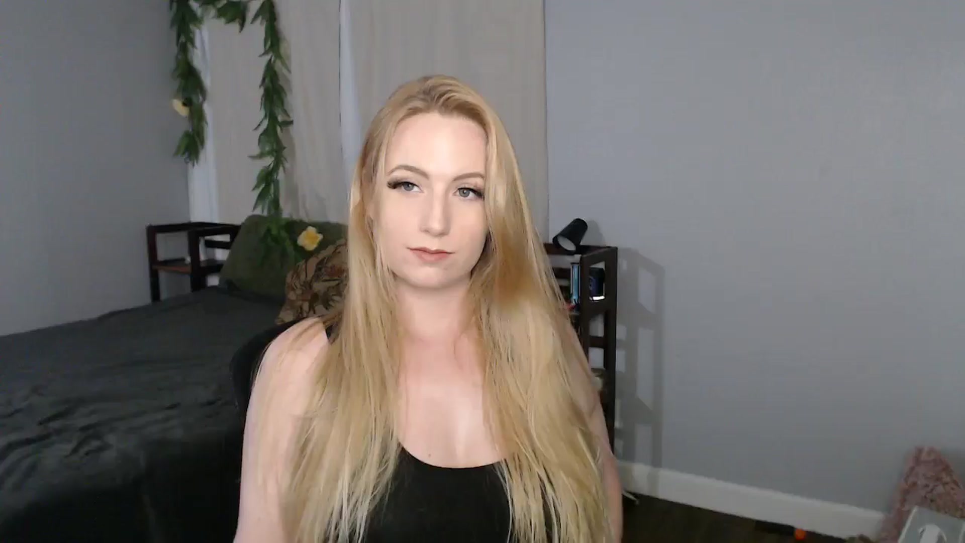 Gallery image thumbnail from Gardengirl69's myfreecams stream on, 04/01/2025, 24:23 image 1 of 20