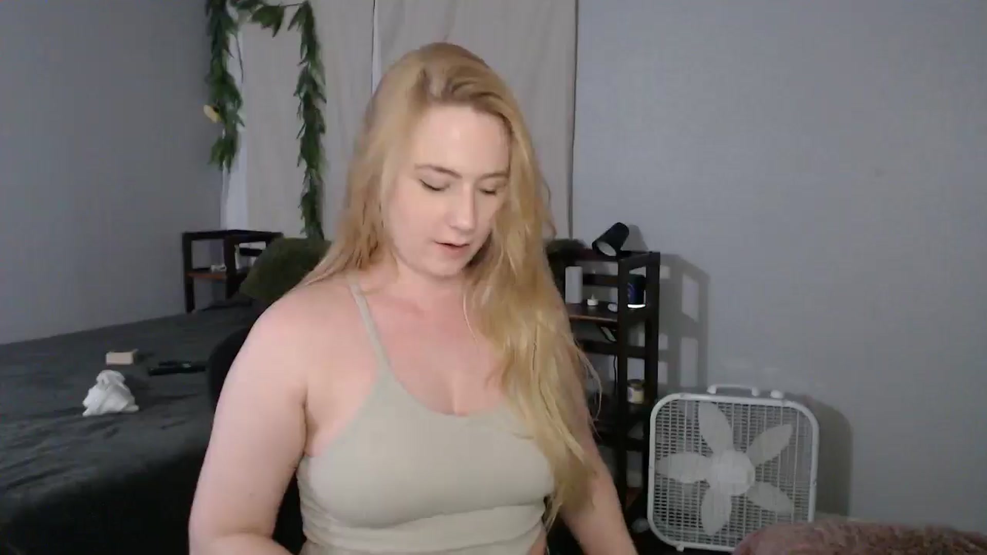 Gallery image thumbnail from Gardengirl69's myfreecams stream on, 04/10/2025, 06:10 image 14 of 20